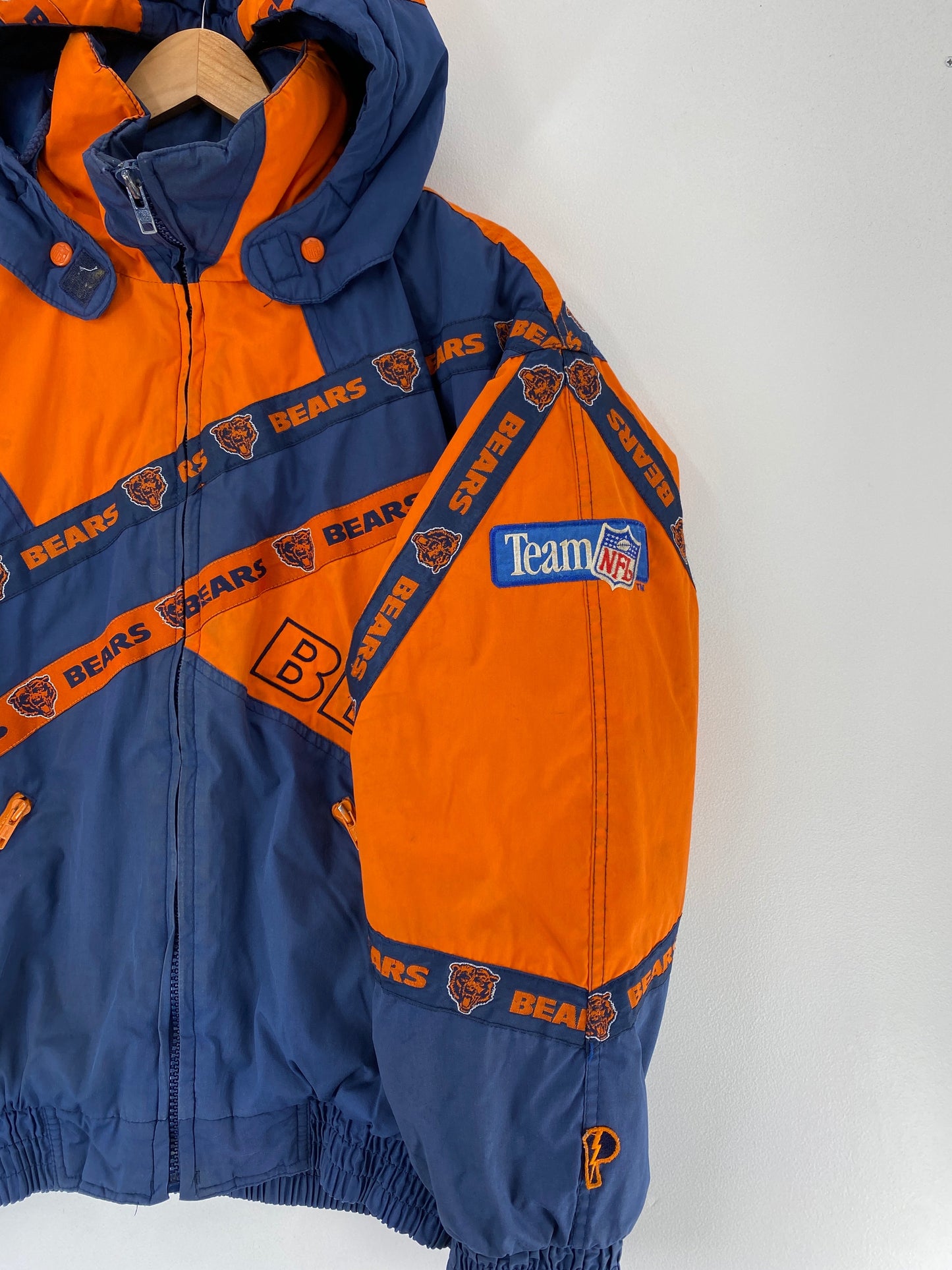 90’s CHICAGO BEARS Size L Vintage NFL Padded Nylon Jacket / G5061N