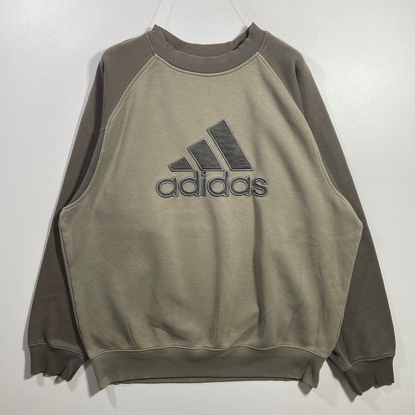 (L) 00’ ADIDAS Vintage Sweatshirt / A1090S