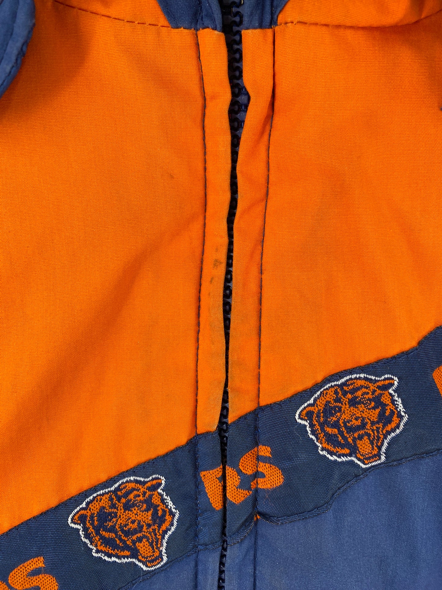 90’s CHICAGO BEARS Size L Vintage NFL Padded Nylon Jacket / G5061N