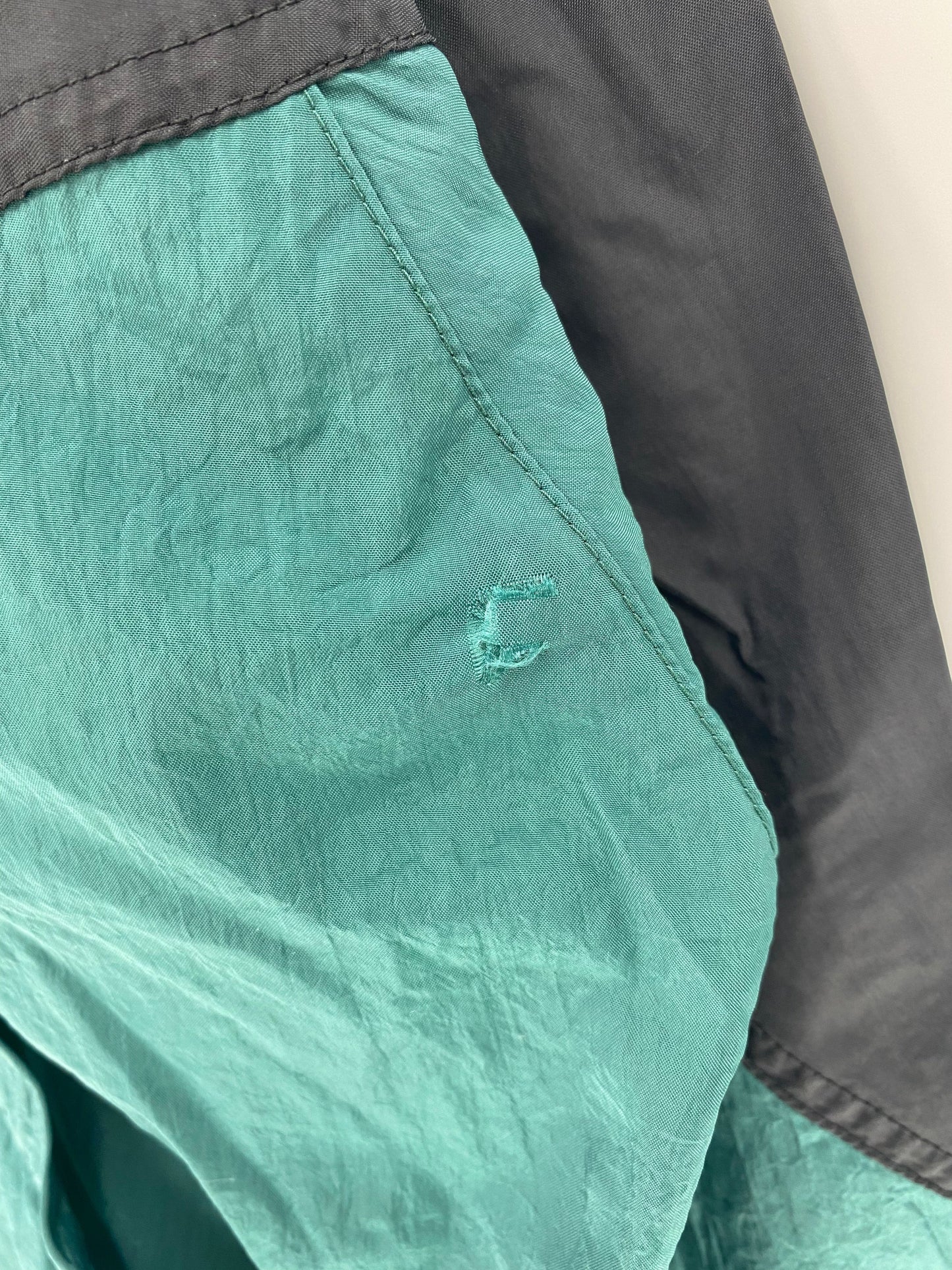 90’s REEBOK Size XL Vintage Nylon Jacket / F2319N