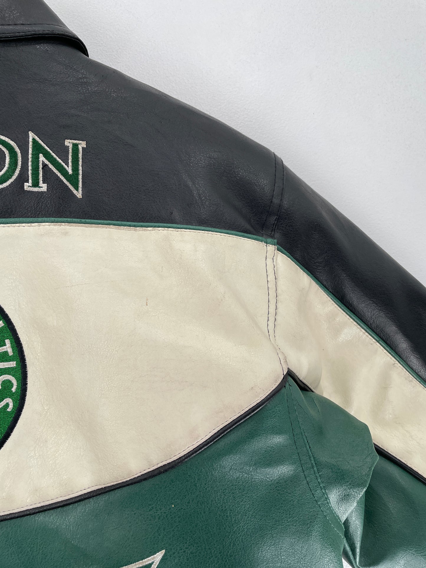 00' NIKE x BOSTON CELTICS  Size L Vintage NBA Faux Leather Jacket / F5584J