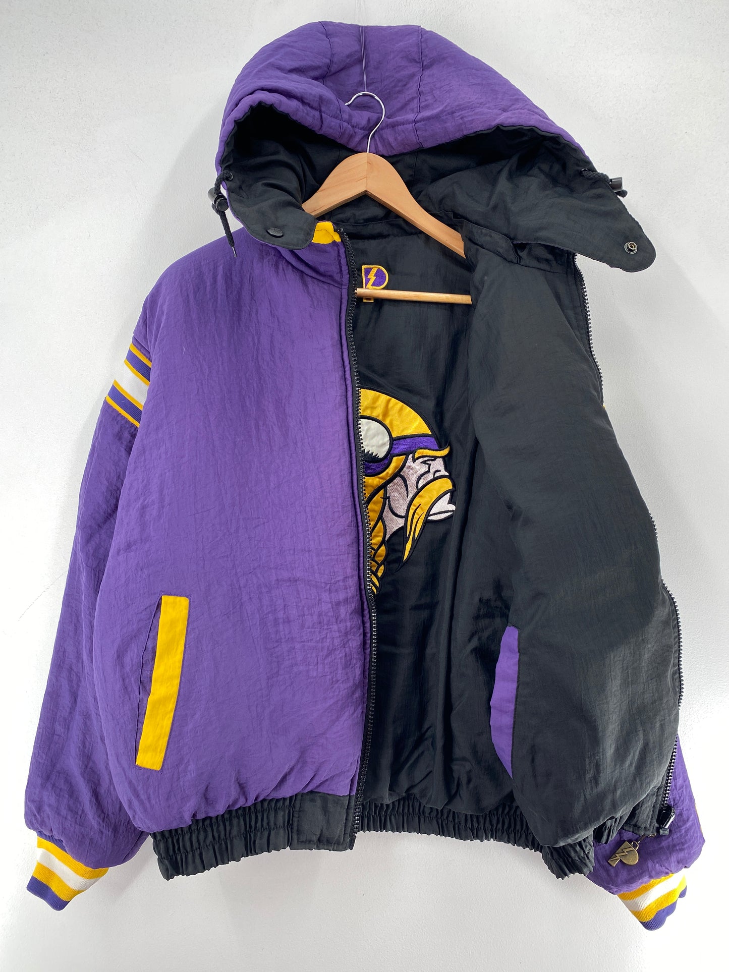 90’s PRO PLAYER x MINNESOTA VIKINGS Size M NFL Padded Reversible Nylon Jacket / F6059N