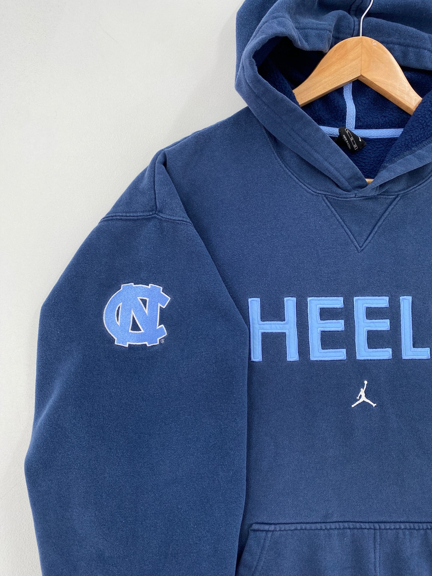 Vintage JORDAN x NORTH CAROLINA HEELS Size XL College Hoodie Sweat-Shirts / F9189S