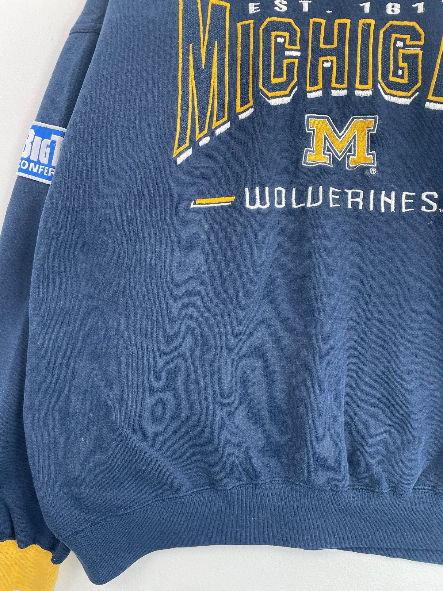 Vintage MICHIGAN WOLVERINES Size No Tag (Approx.XL) Vintage College Sweat-Shirt / G6218S
