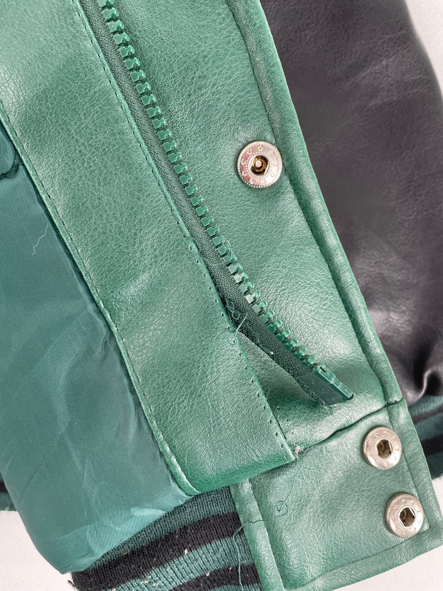 00' NIKE x BOSTON CELTICS  Size L Vintage NBA Faux Leather Jacket / F5584J