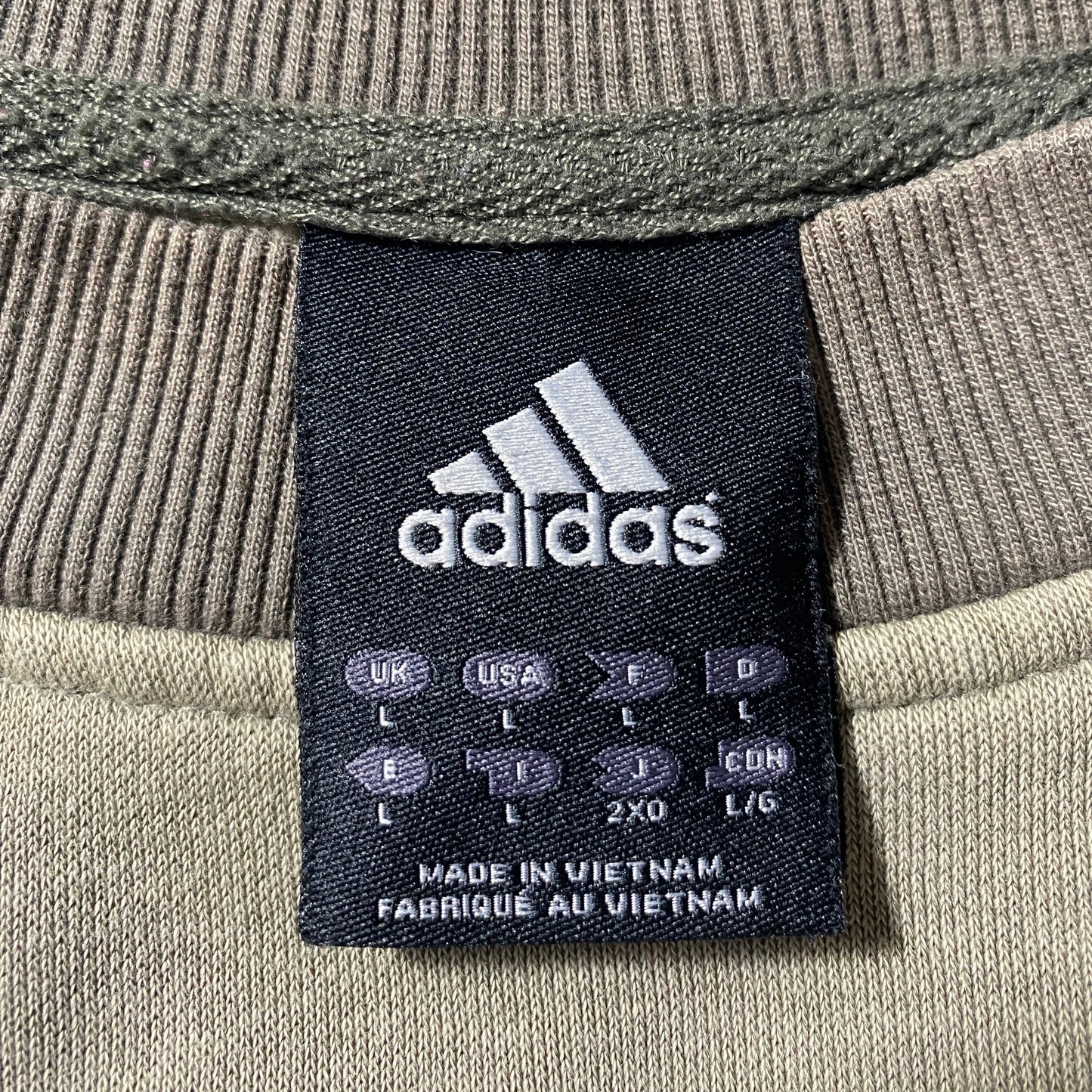 (L) 00’ ADIDAS Vintage Sweatshirt / A1090S