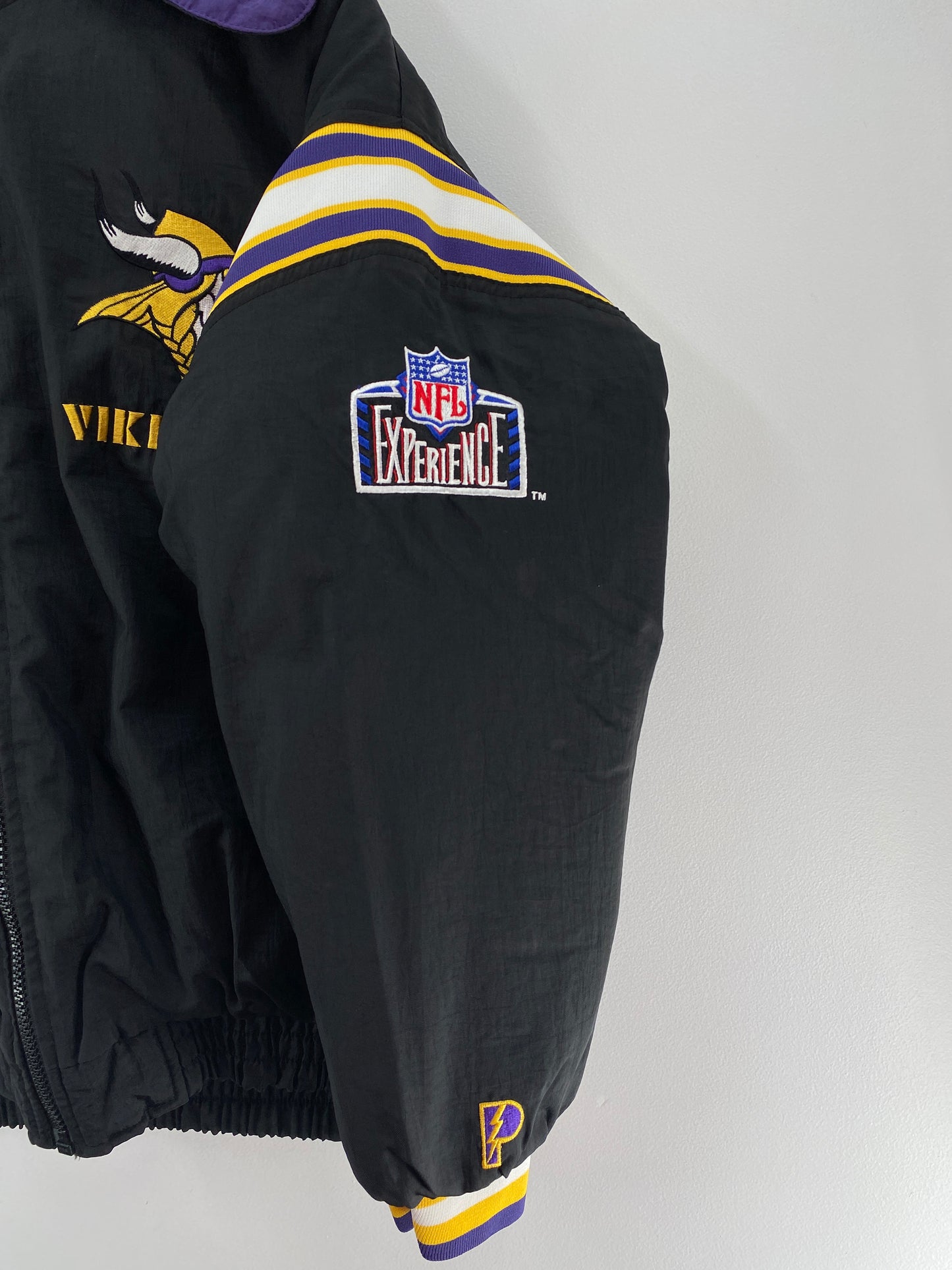 90’s PRO PLAYER x MINNESOTA VIKINGS Size M NFL Padded Reversible Nylon Jacket / F6059N
