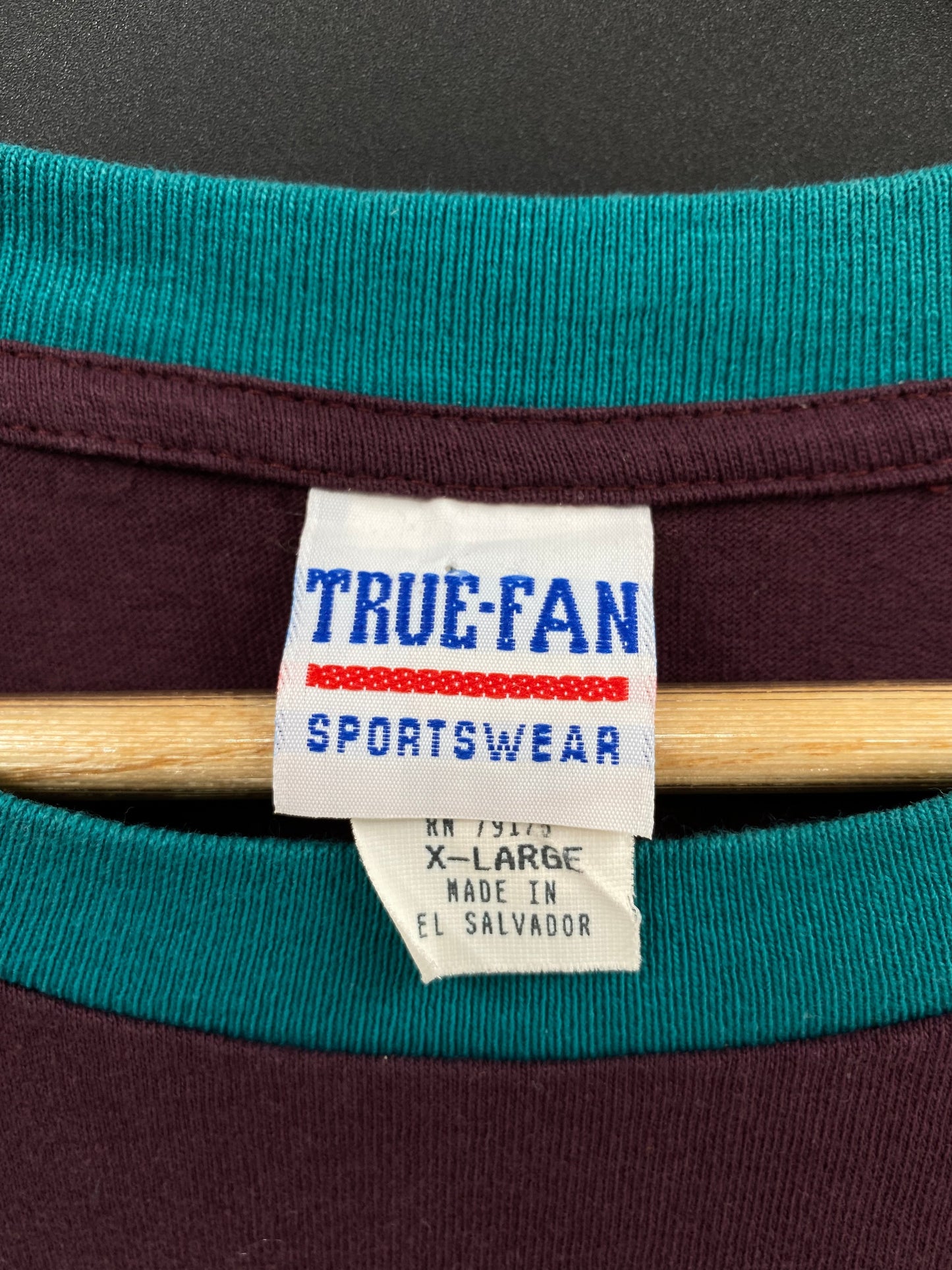 1993 DISNEY MIGHTY DUCKS HOCKEY PLAYER Size XL Vintage NHL Long Sleeve T-shirt / G3576T