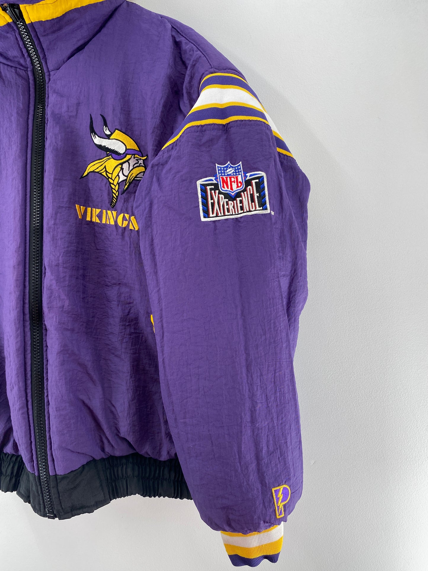 90’s PRO PLAYER x MINNESOTA VIKINGS Size M NFL Padded Reversible Nylon Jacket / F6059N