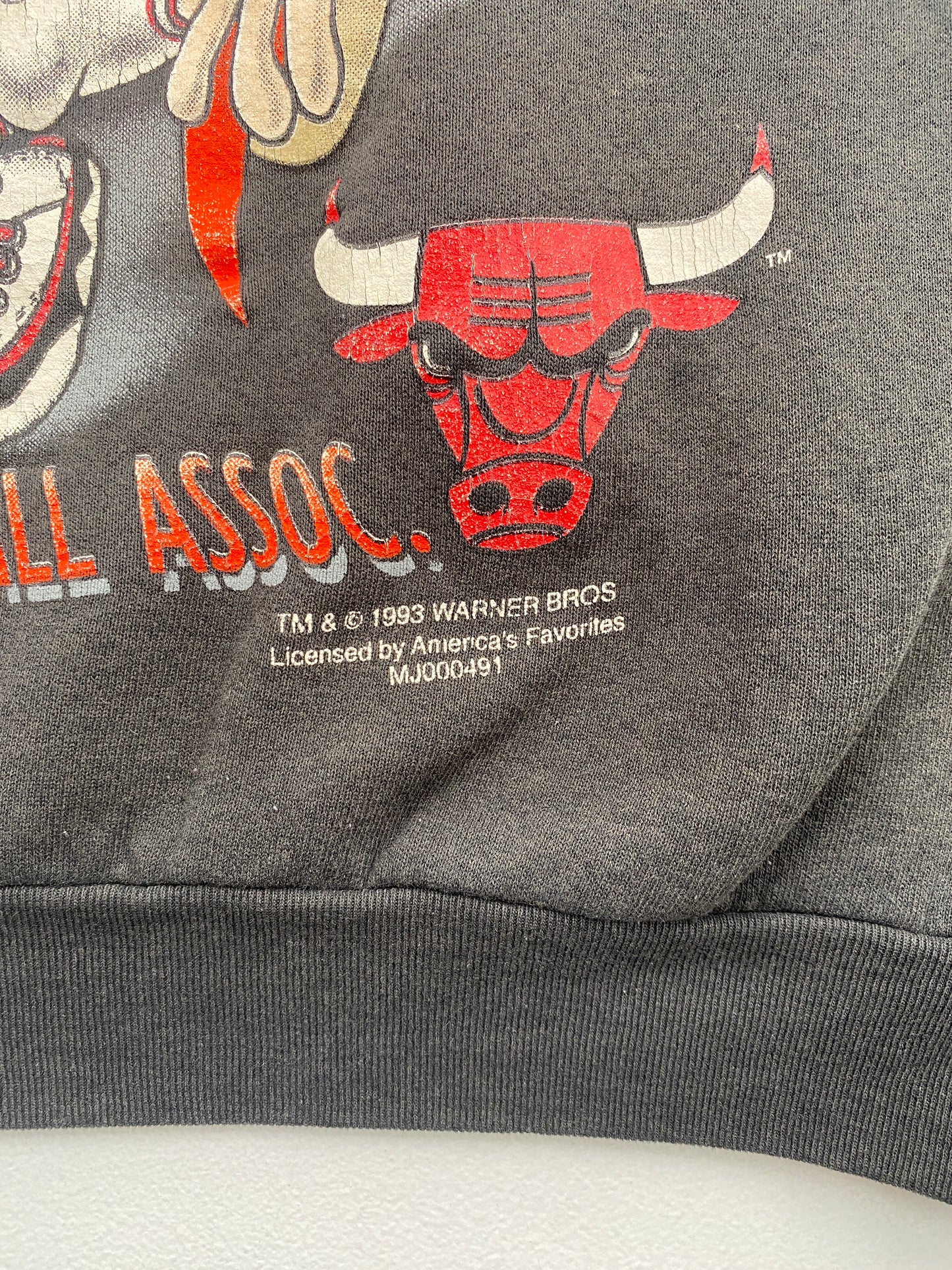 1993 CHICAGO BULLS X LOONEY TUNES YOSEMITE Made in USA Size XL Vintage NBA Sweat-Shirt / G6097S