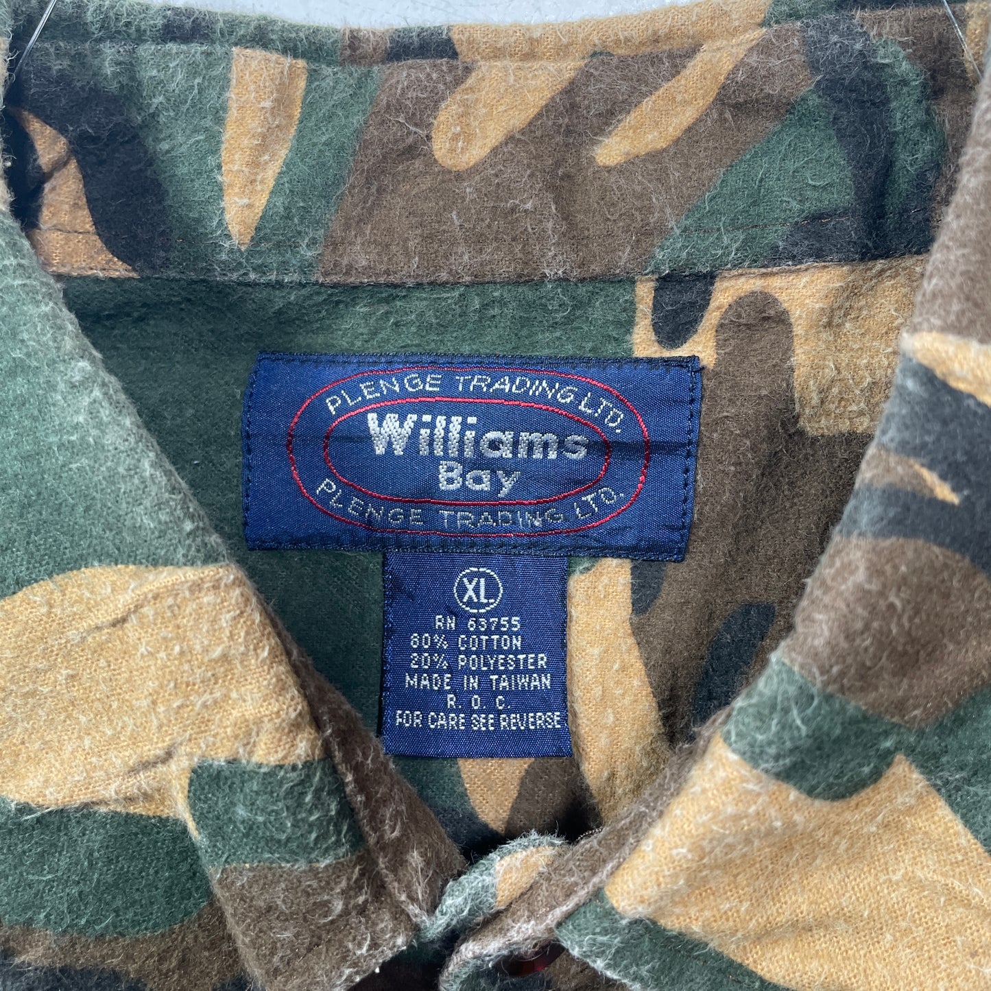 (XL) Vintage WILLIAMS BAY Camo Button-Down Shirt / A1389B