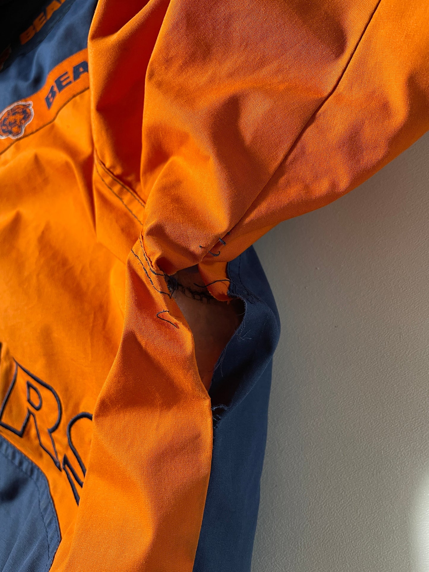 90’s CHICAGO BEARS Size L Vintage NFL Padded Nylon Jacket / G5061N