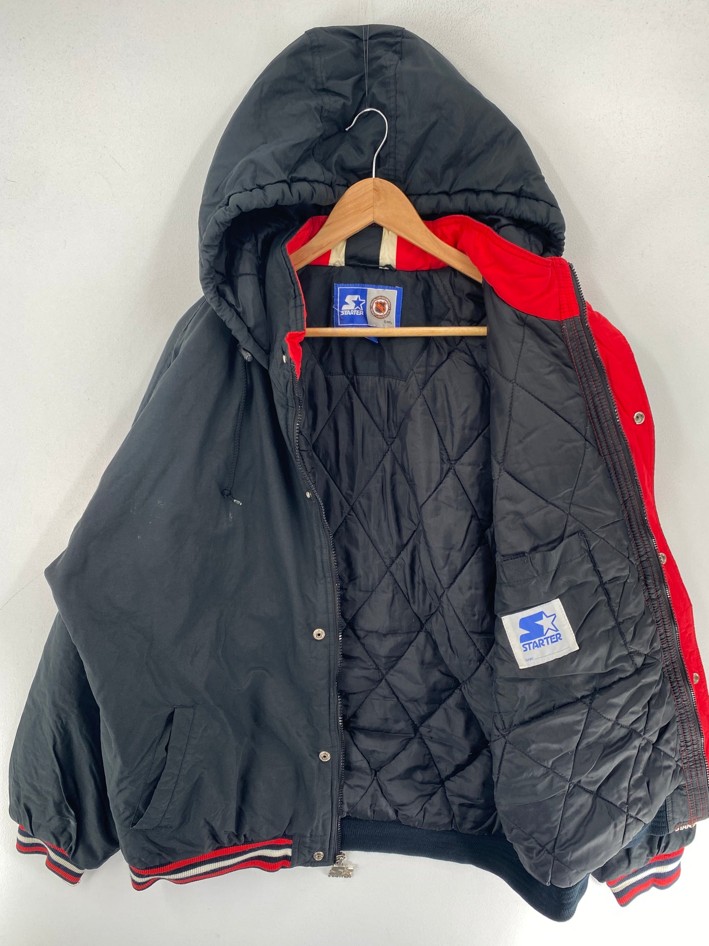 90’s STARTER x CHICAGO BLACKHAWKS Size XL NHL Padded Nylon Jacket / F4950J