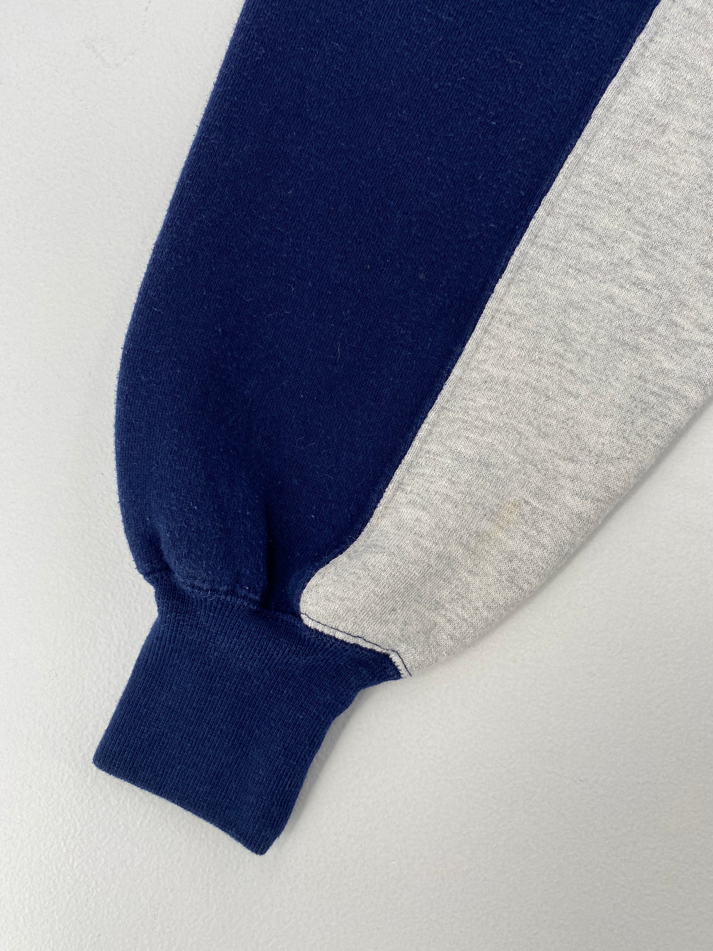 90’s UCONN HUSKIES Size L College Sweat-Shirt / G6304S