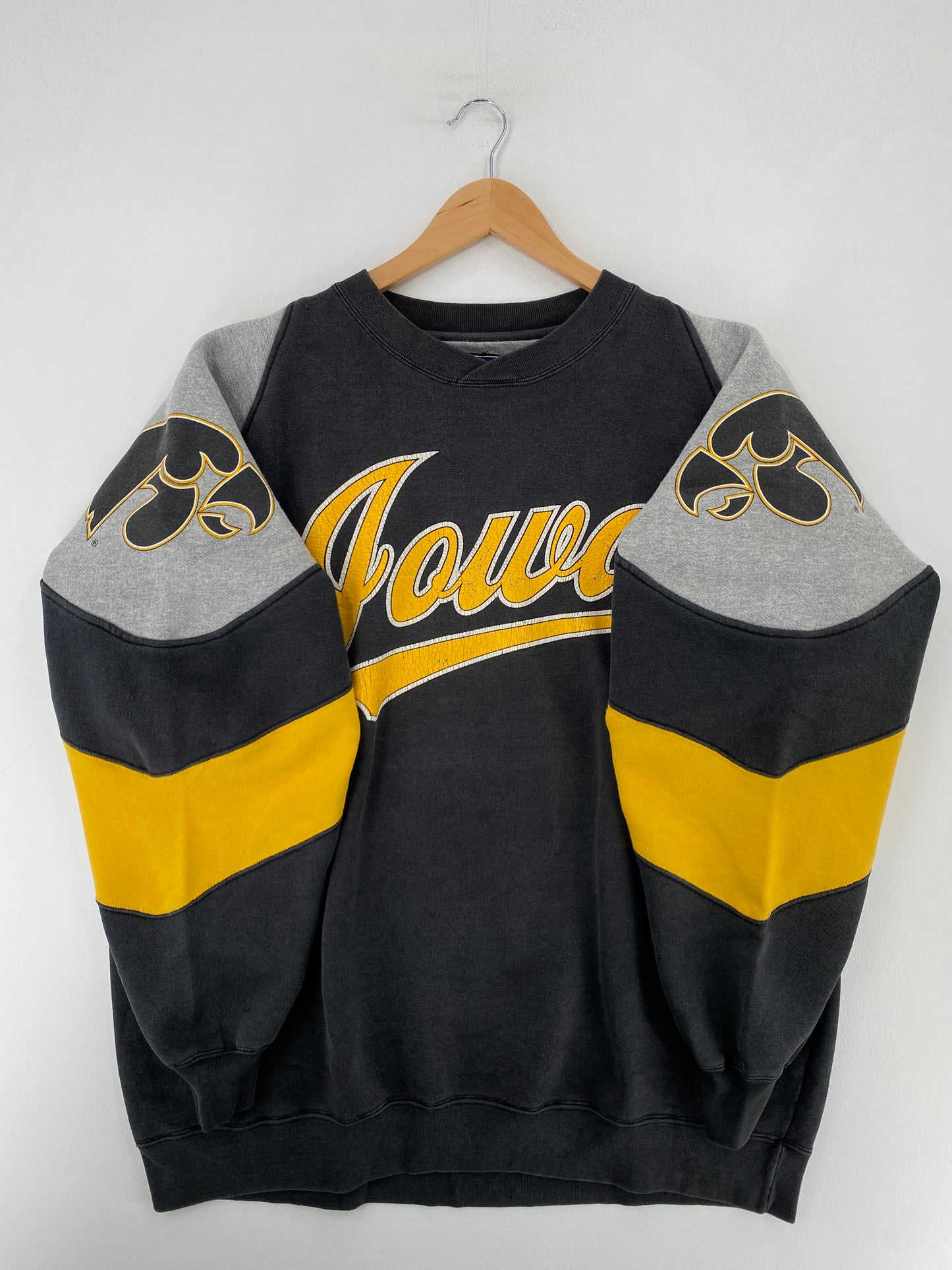 90’s IOWA HAWKEYES Size XL College Sweat-shirt / G7268S