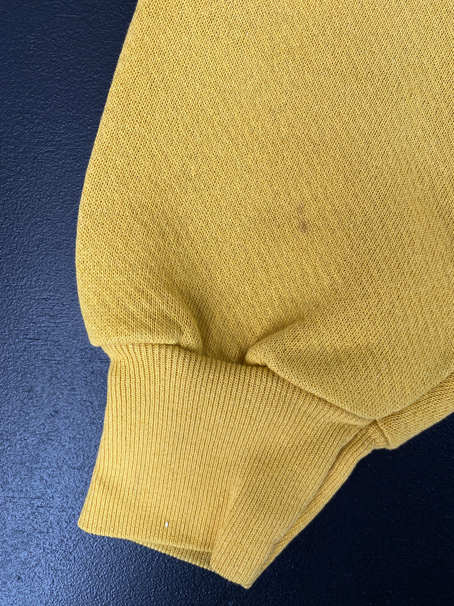 Vintage IOWA HAWKEYES Size No Tag (Approx.L) College Sweat-shirt / F5502S