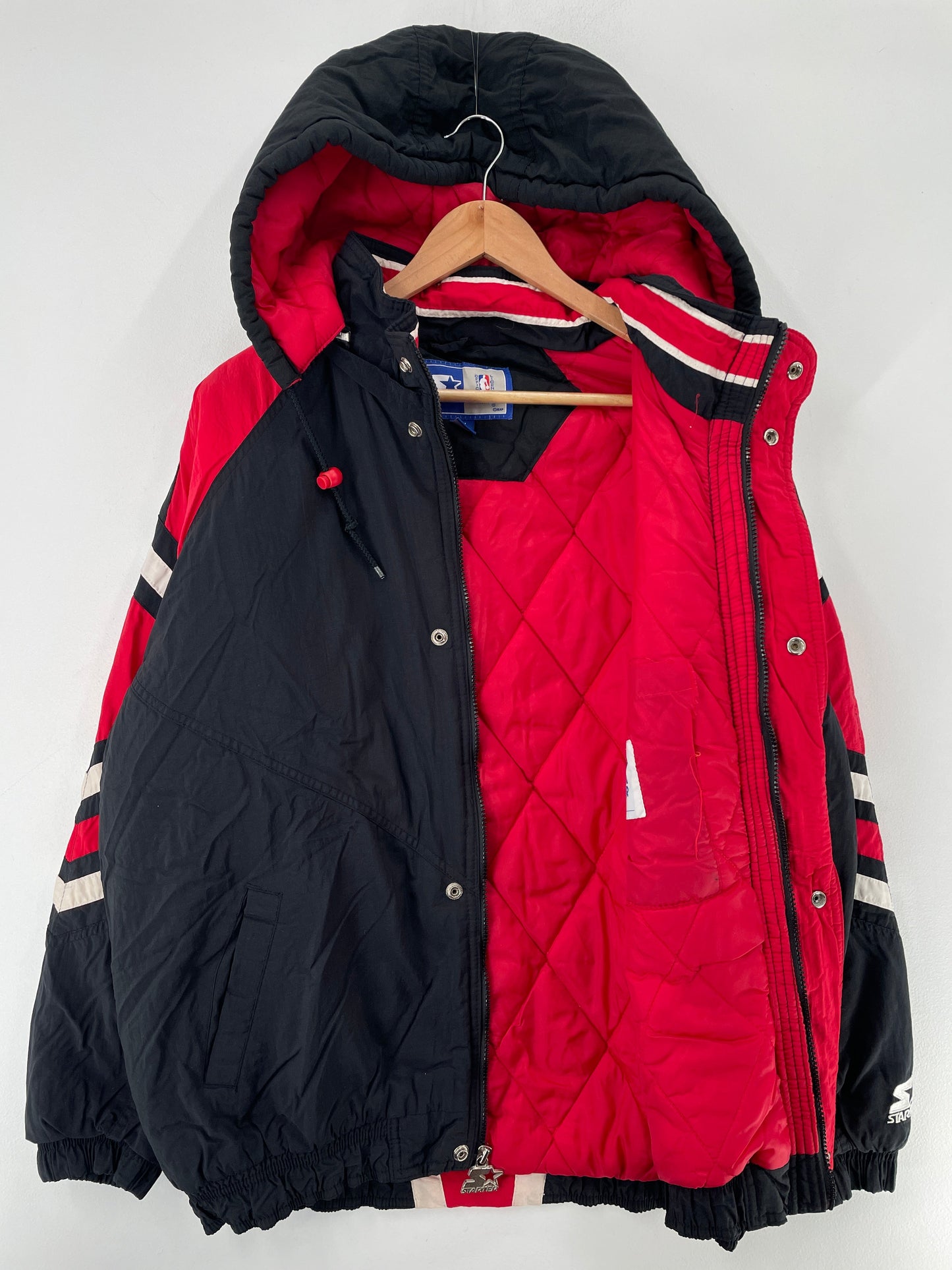 .90’s STARTER x CHICAGO BULLS Size M NBA Padded Nylon Jacket / F8792N