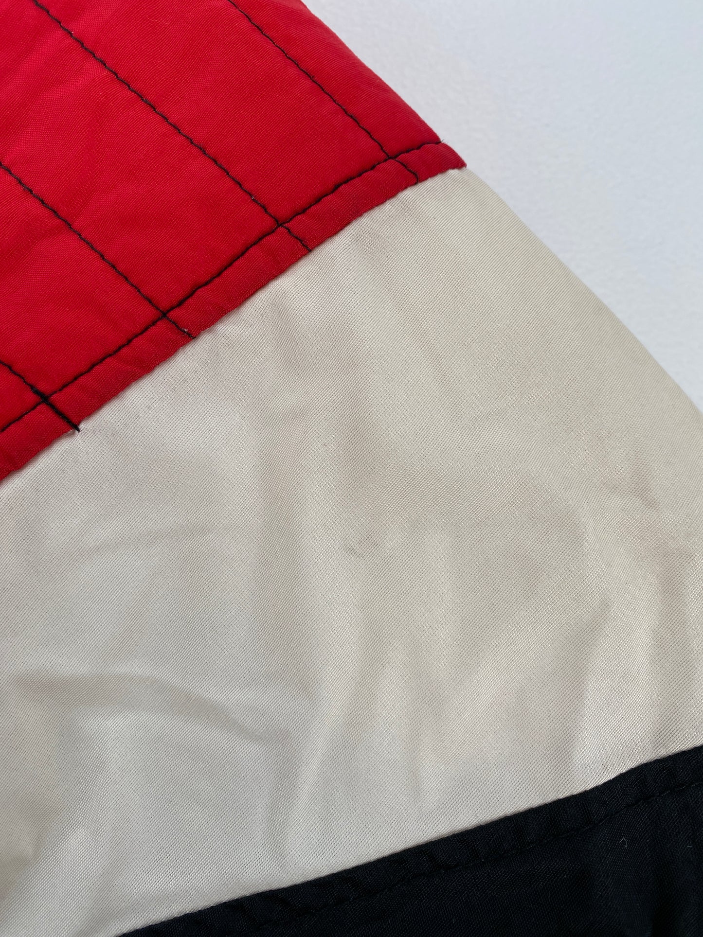 90’s STARTER x BLACKHAWKS Size L NHL Padded Nylon Jacket / F6660N