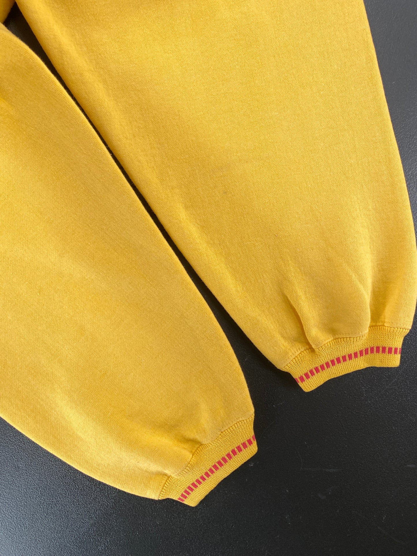 00' DISNEY WINNIE THE POOH Size L Vintage Sweat-Shirt / G5448S