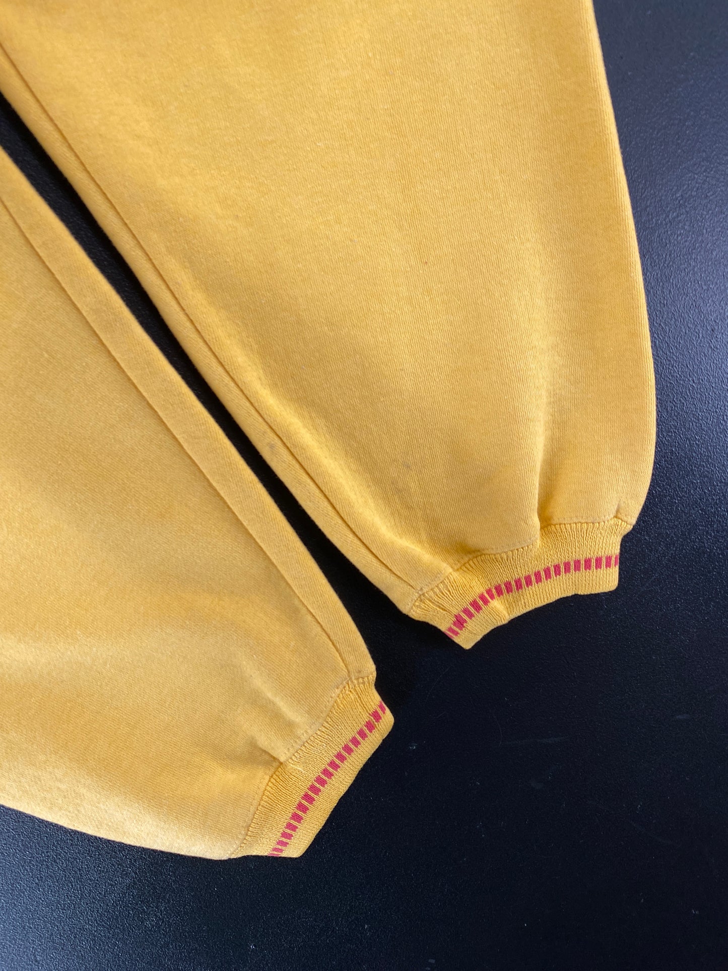 00' DISNEY WINNIE THE POOH Size L Vintage Sweat-Shirt / G5448S