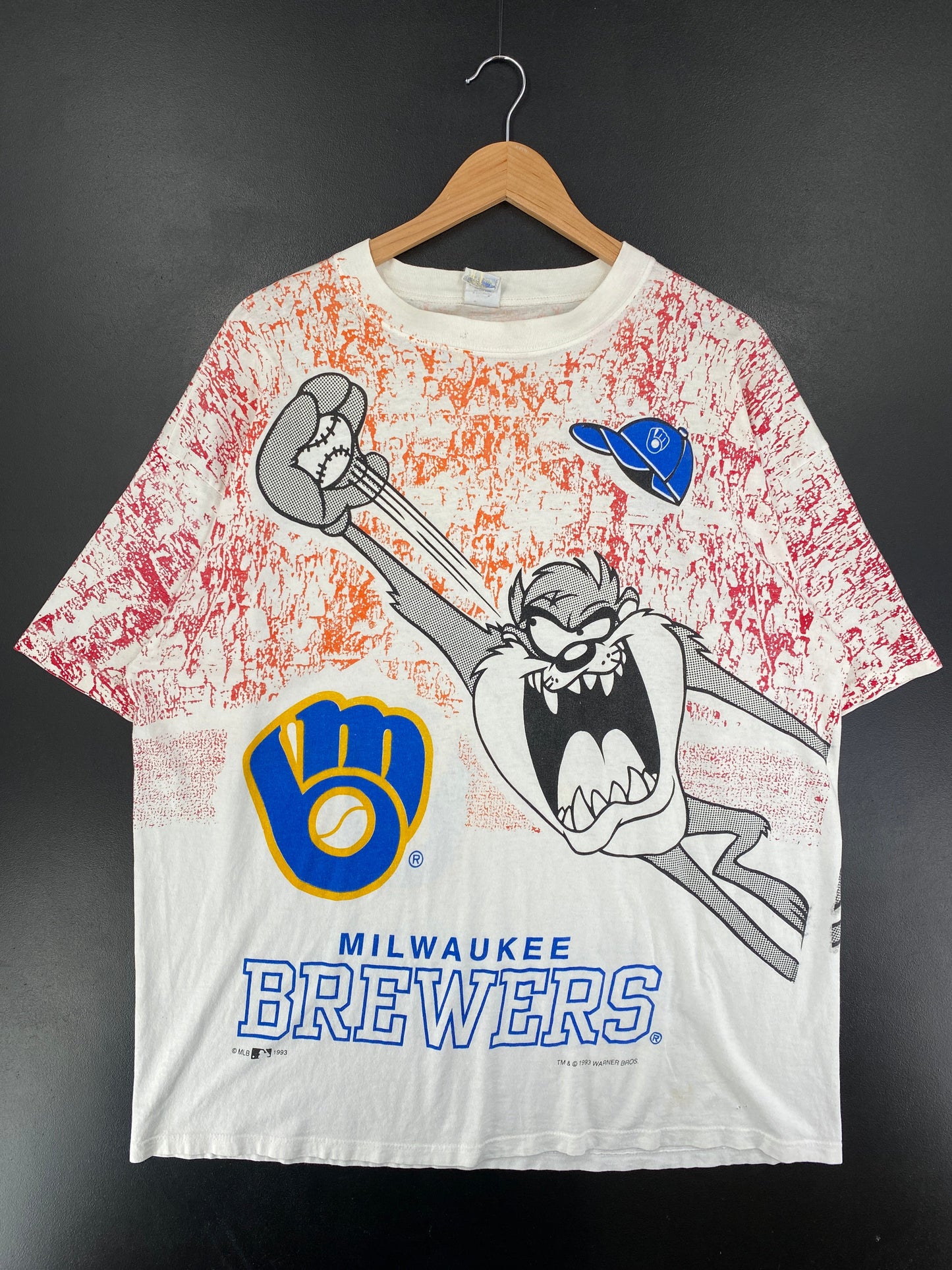 1993 LOONEY TUNES TAZ x MILWAUKEE BREWERS MADE IN USA Size L Vintage MLB T-Shirts / G1980T