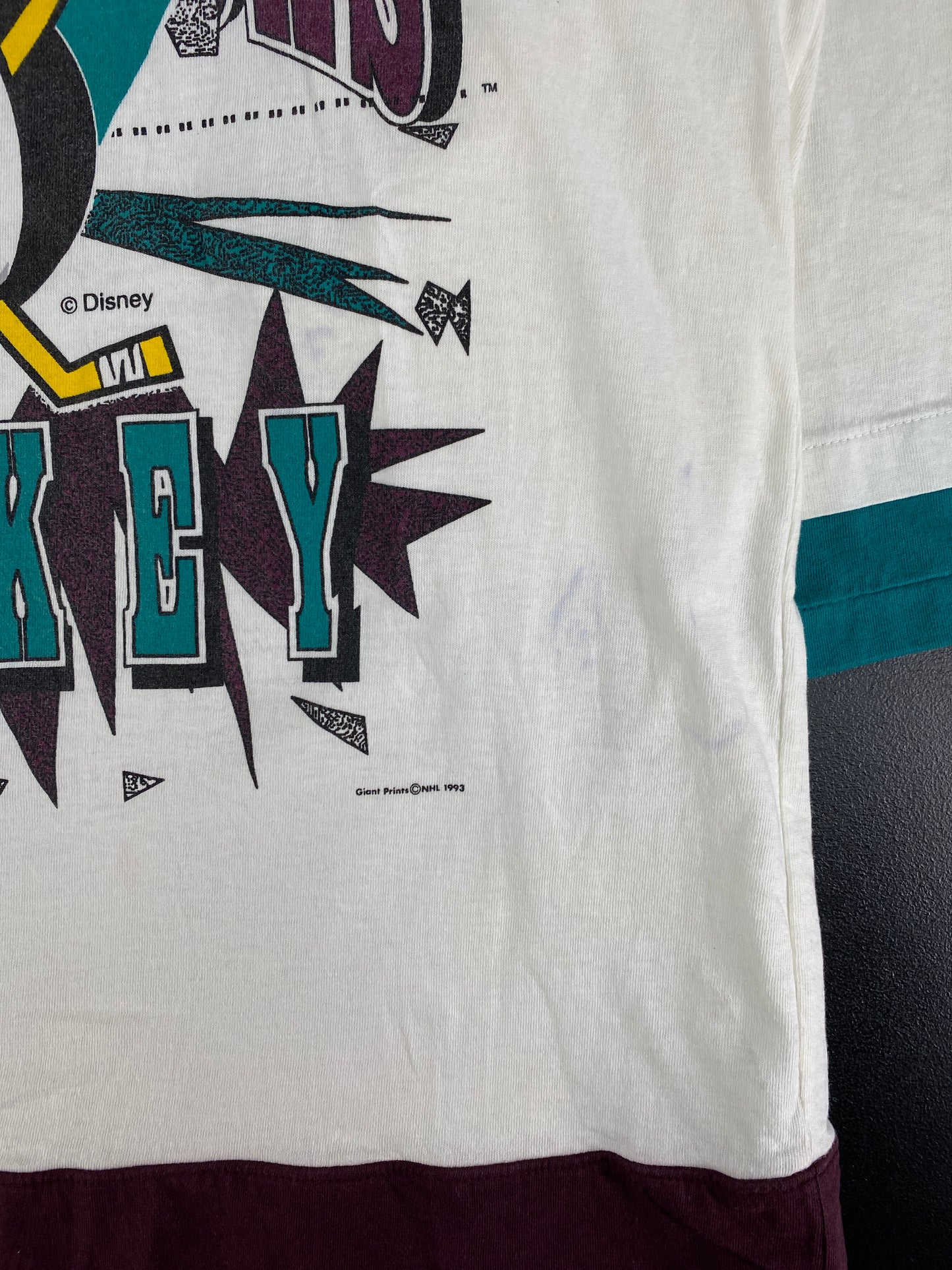 1993 DISNEY MIGHTY DUCKS HOCKEY PLAYER Size XL Vintage NHL Long Sleeve T-shirt / G3576T