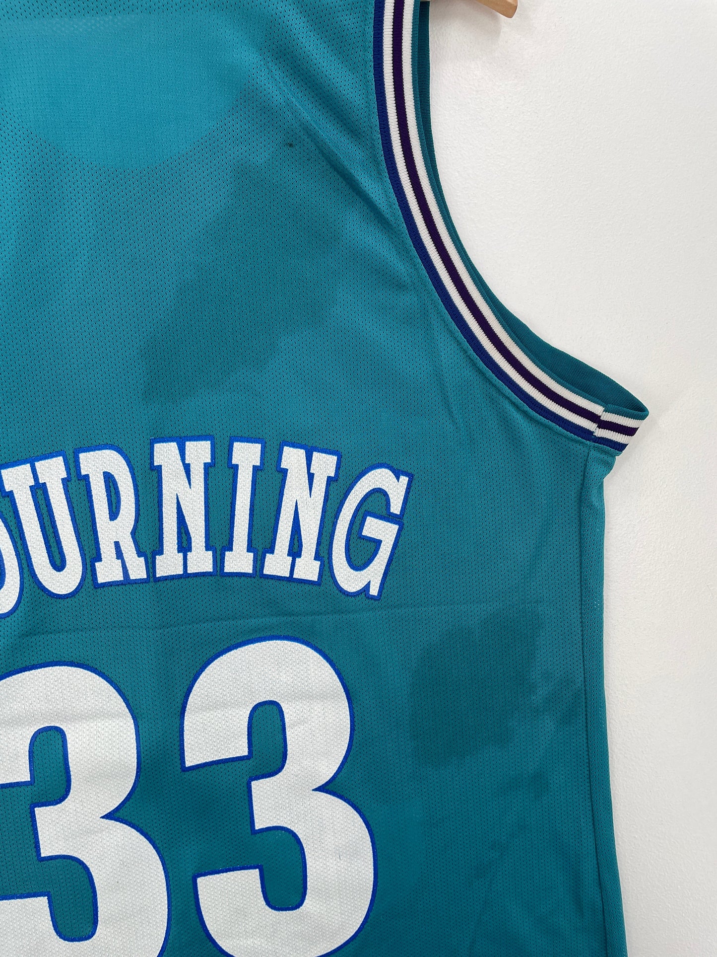 .90’s CHAMPION x CHARLOTTE HONETS 33 MOURNING Made in USA Size 44(XXL) Vintage NBA Jersey / F2009J