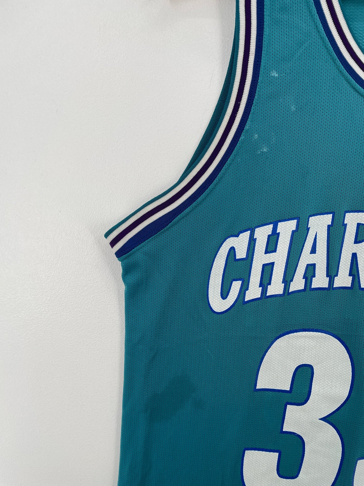 .90’s CHAMPION x CHARLOTTE HONETS 33 MOURNING Made in USA Size 44(XXL) Vintage NBA Jersey / F2009J
