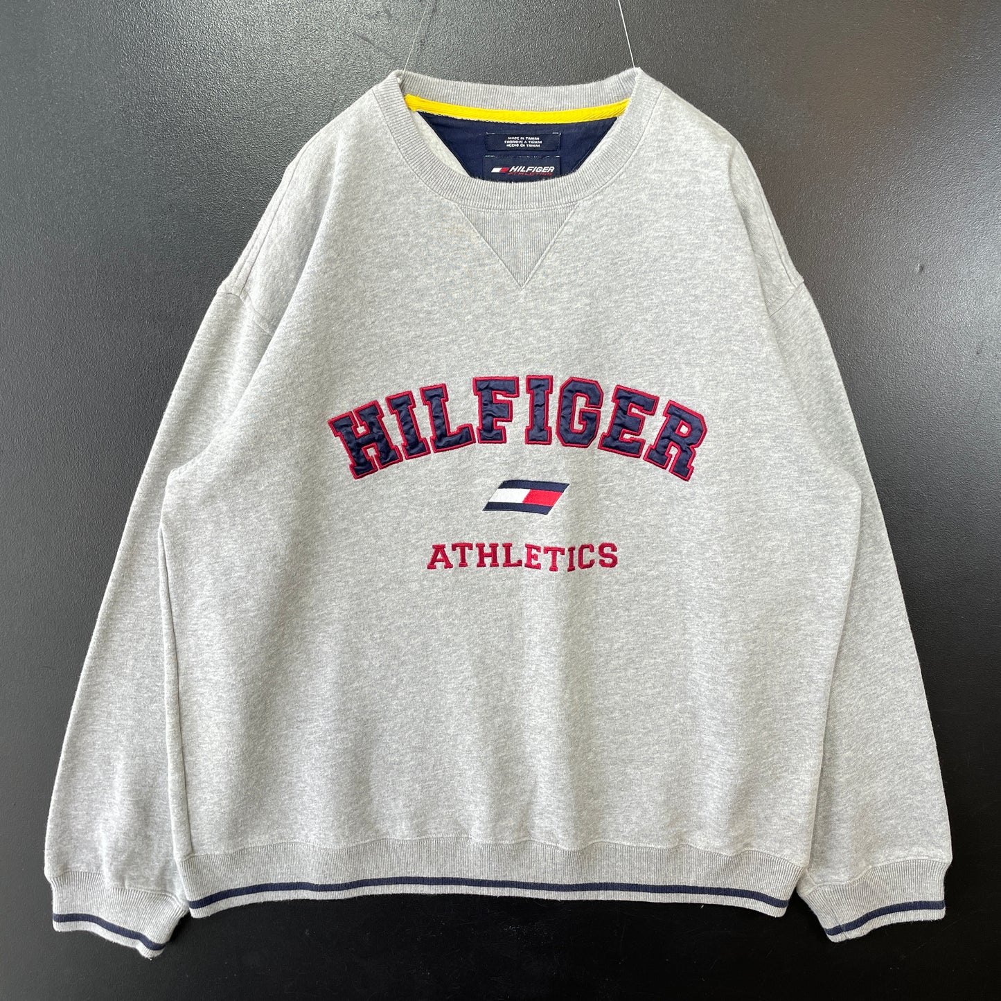 (L) 90’s TOMMY HILFIGER Sweat-shirt / A0195S