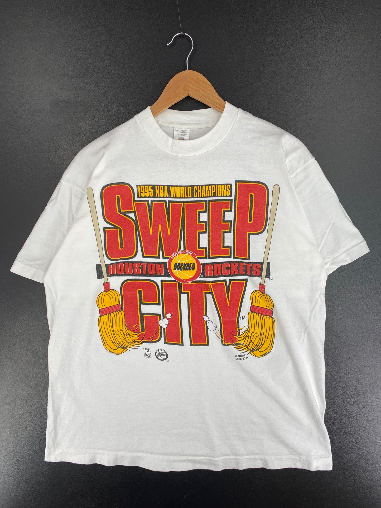 1995 HUSTON ROCKETS Made in USA Size XL Vintage NBA T-Shirt / E8702T