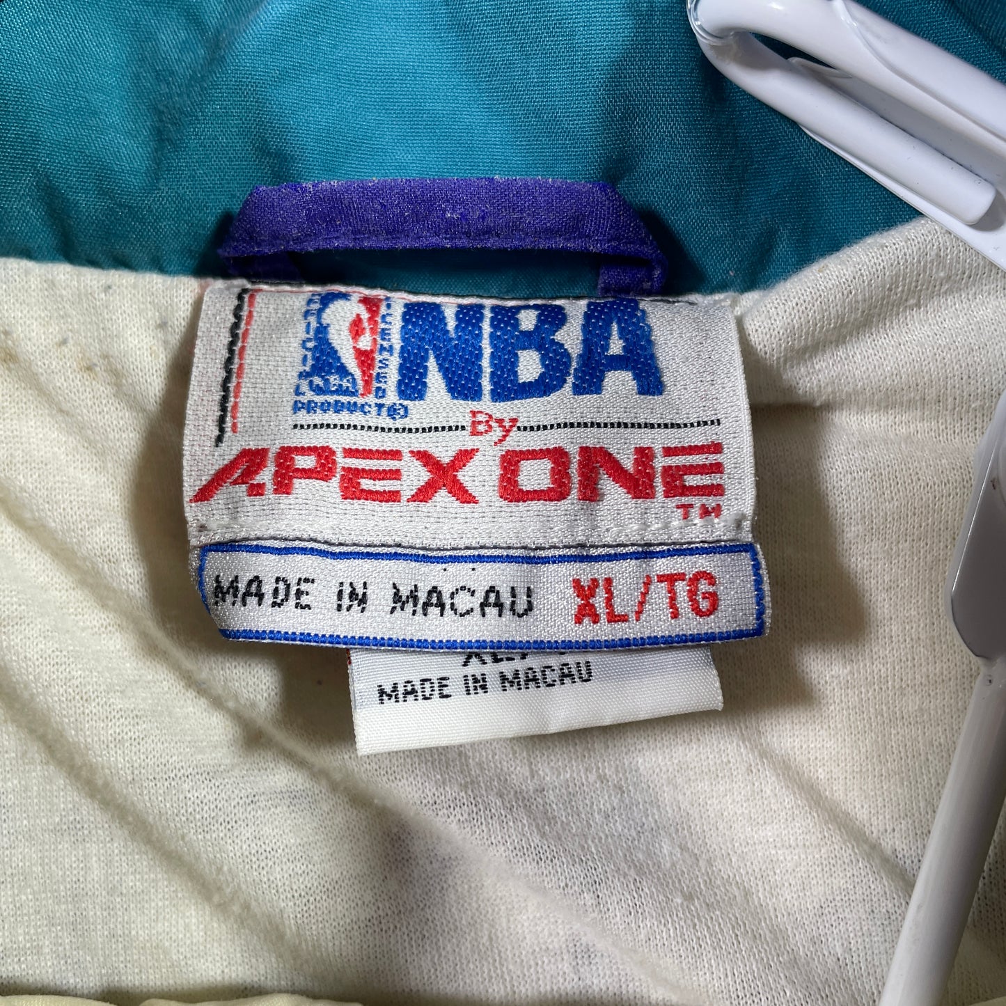 (XL) CHARLOTTE HORNETS Vintage NBA Nylon Jacket / A0832N