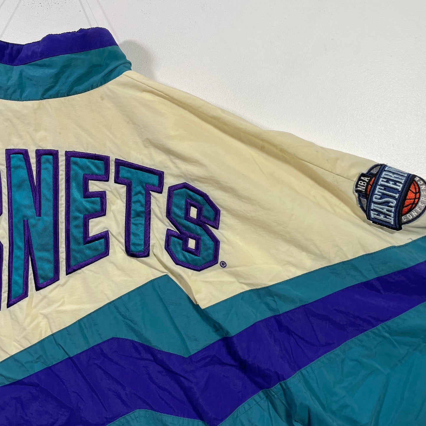(XL) CHARLOTTE HORNETS Vintage NBA Nylon Jacket / A0832N