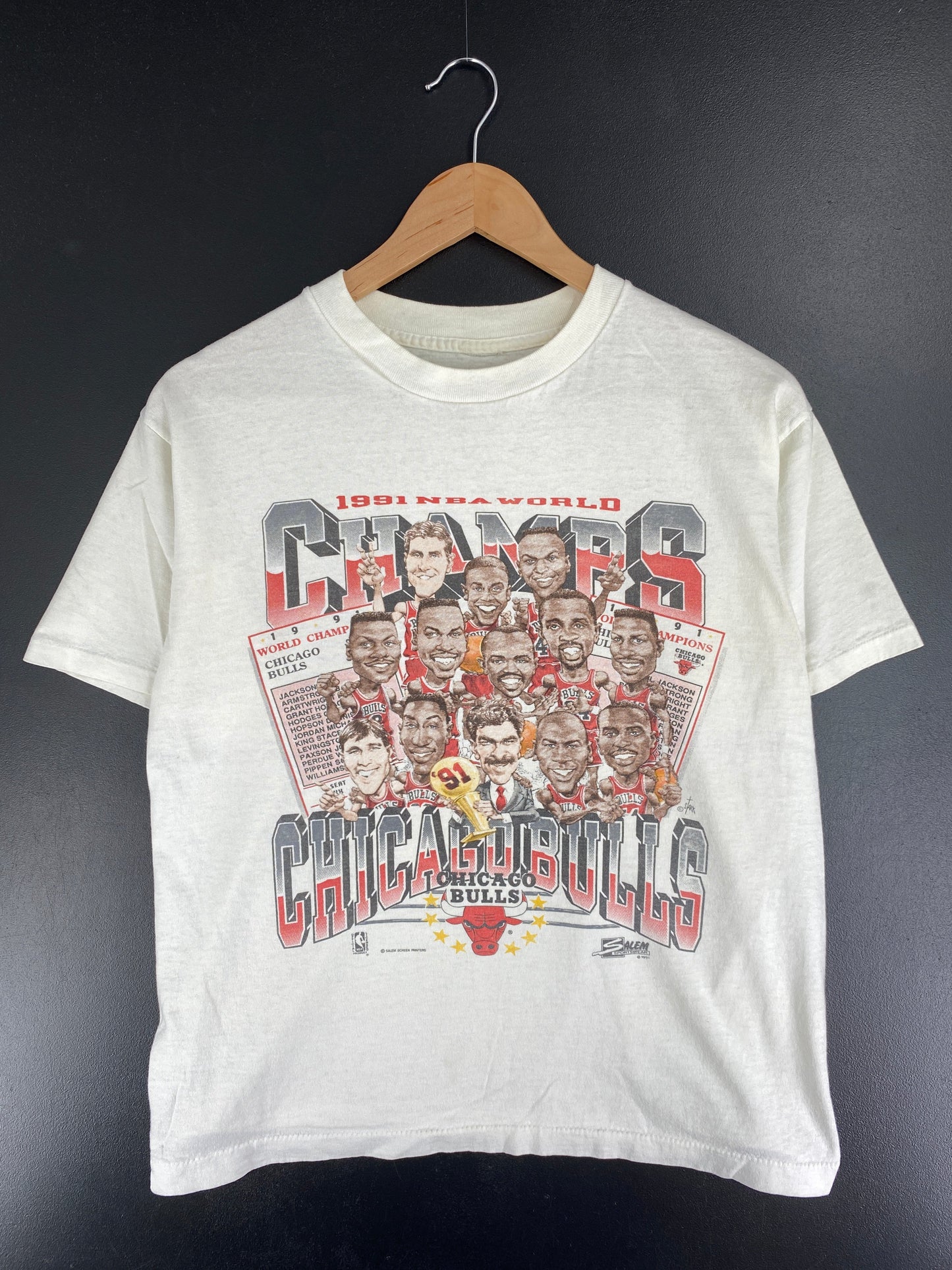 1991 SALEM x CHICAGO BULLS Size Approx.M Vintage NBA T-Shirt / E8178T