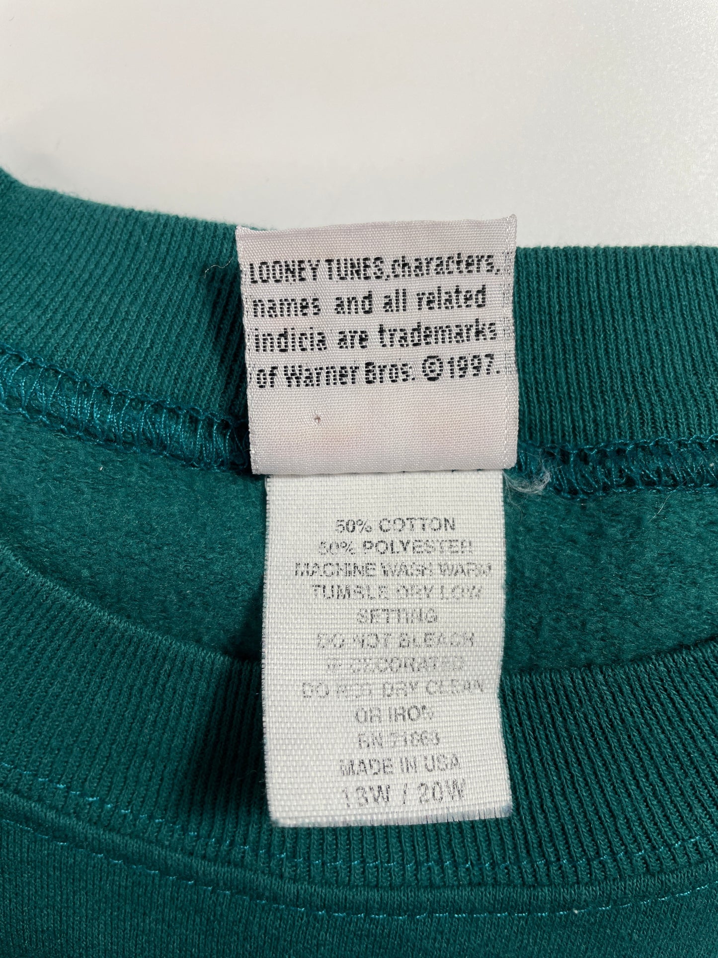 1997 LOONEY TUNES TAZ Made in USA Size Ladies.XL-XXL Vintage Sweat-Shirt / G5841S