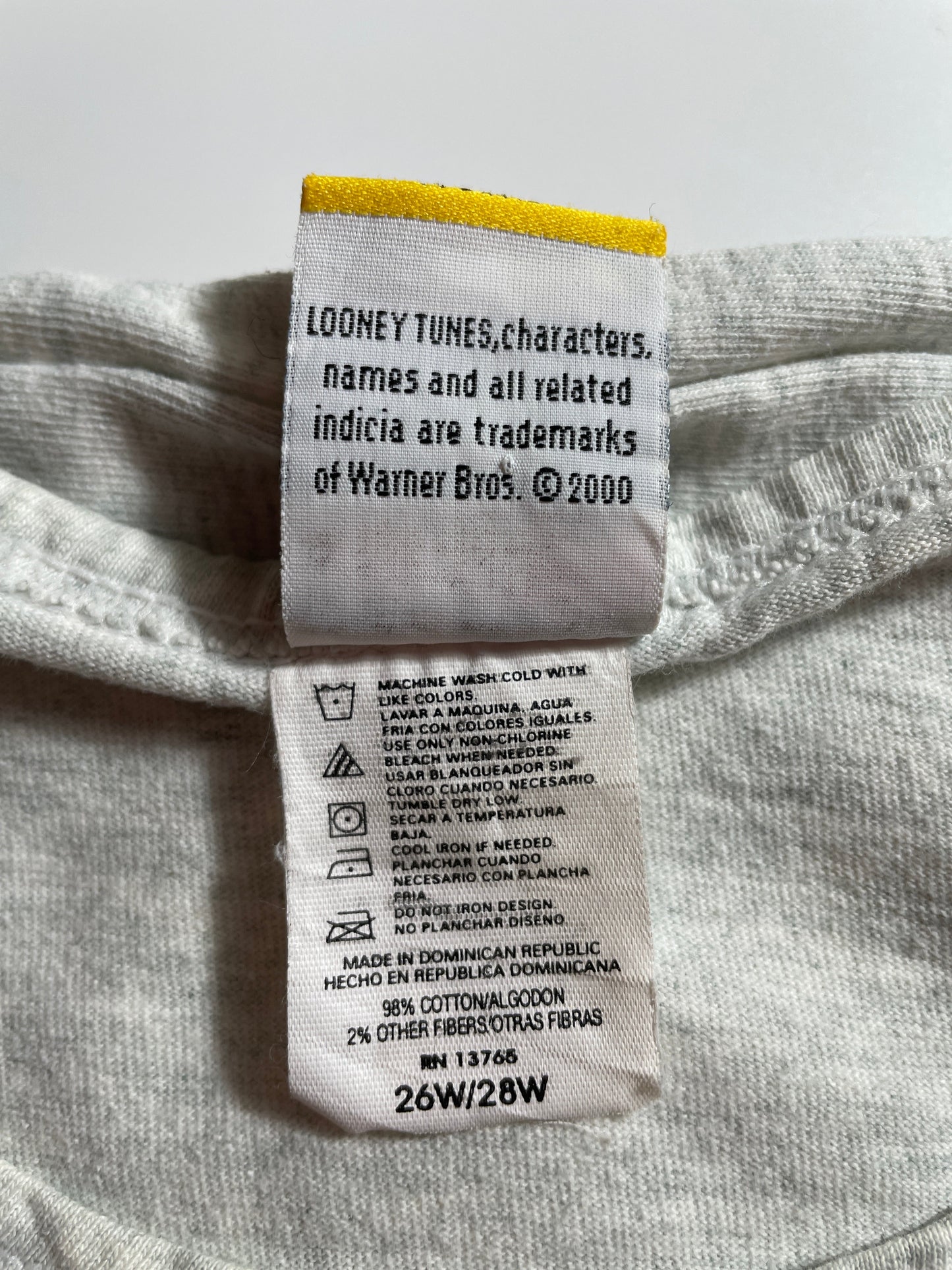 2000 LOONEY TUNES TWEETY Size (Approx.Ladies XL) Vintage T-Shirt / E8004T