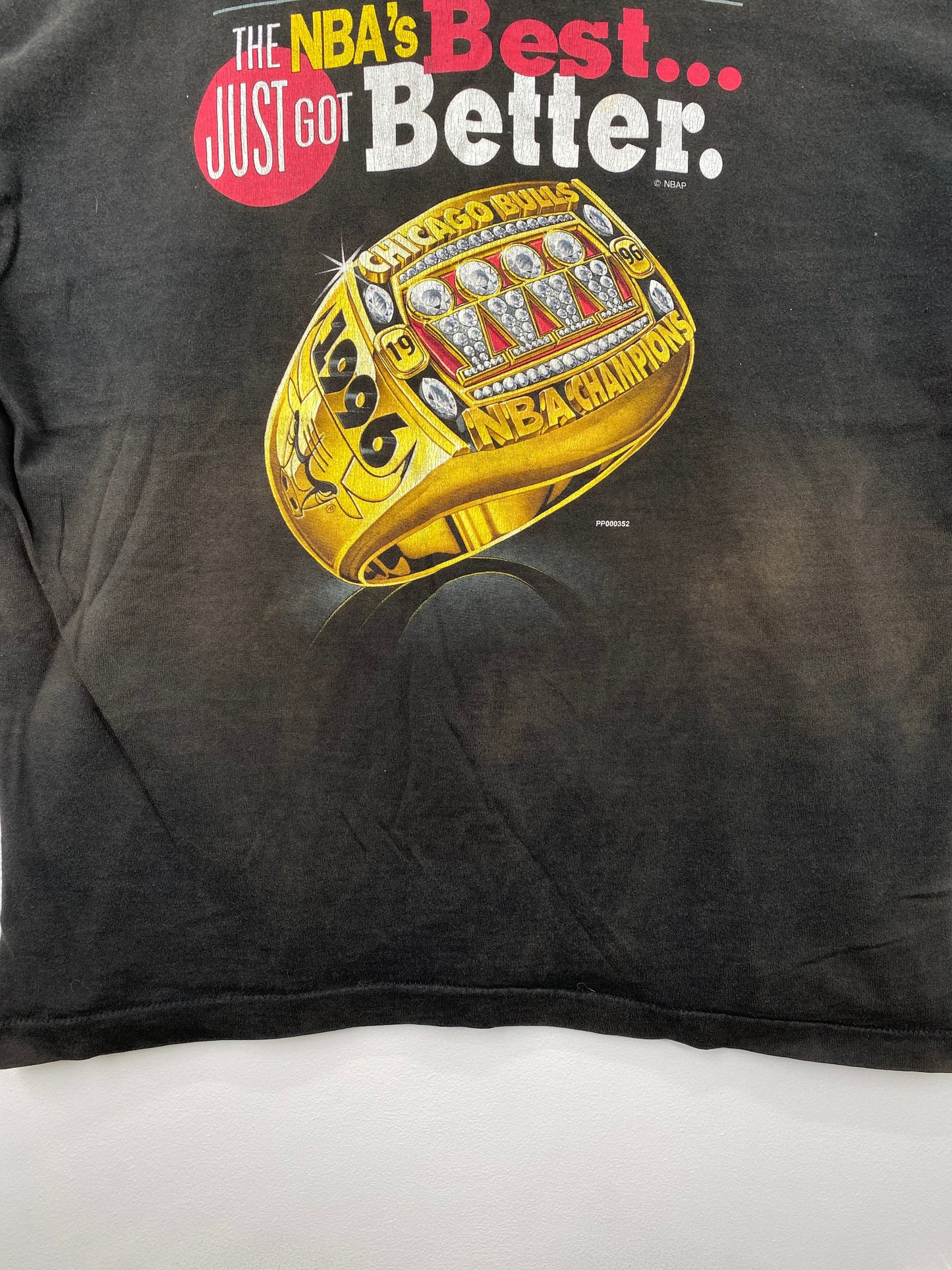 .1996 CHICAGO BULLS Made in USA Size XL Vintage NBA T-shirt / E9230T
