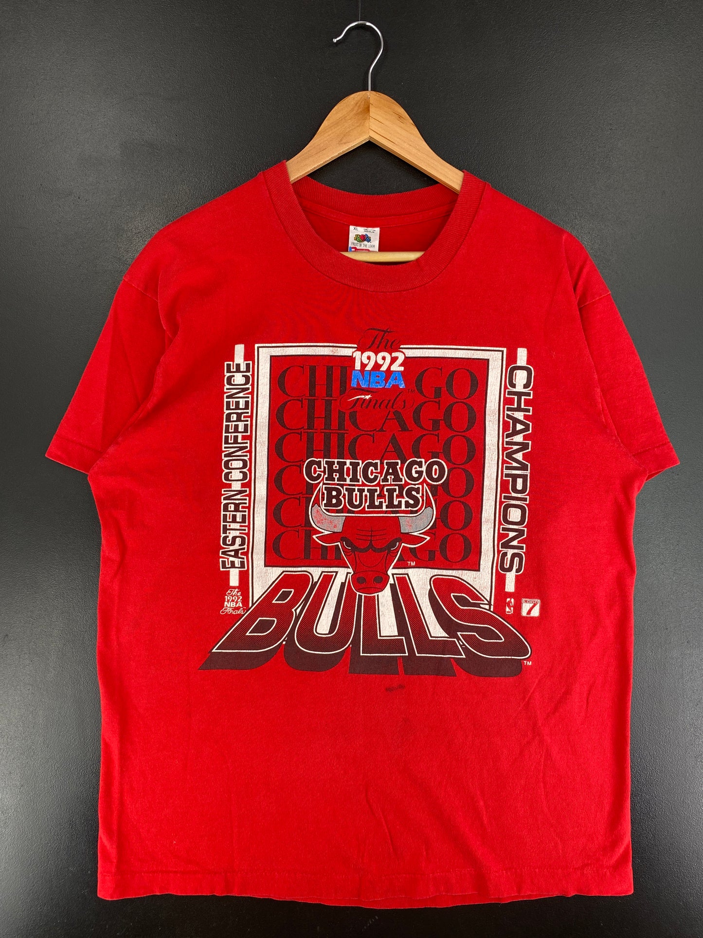 1992 CHICAGO BULLS Made in USA Size XL Vintage NBA T-shirt / E9886T