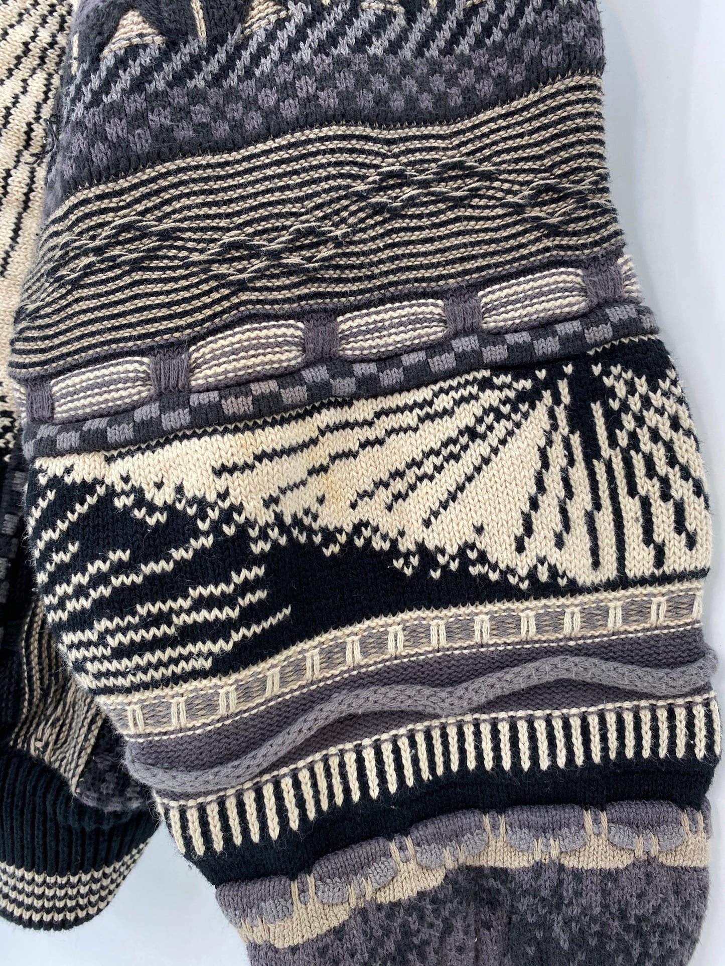 Vintage 3D Coogi-Style Size XL Knit Sweater / 9505