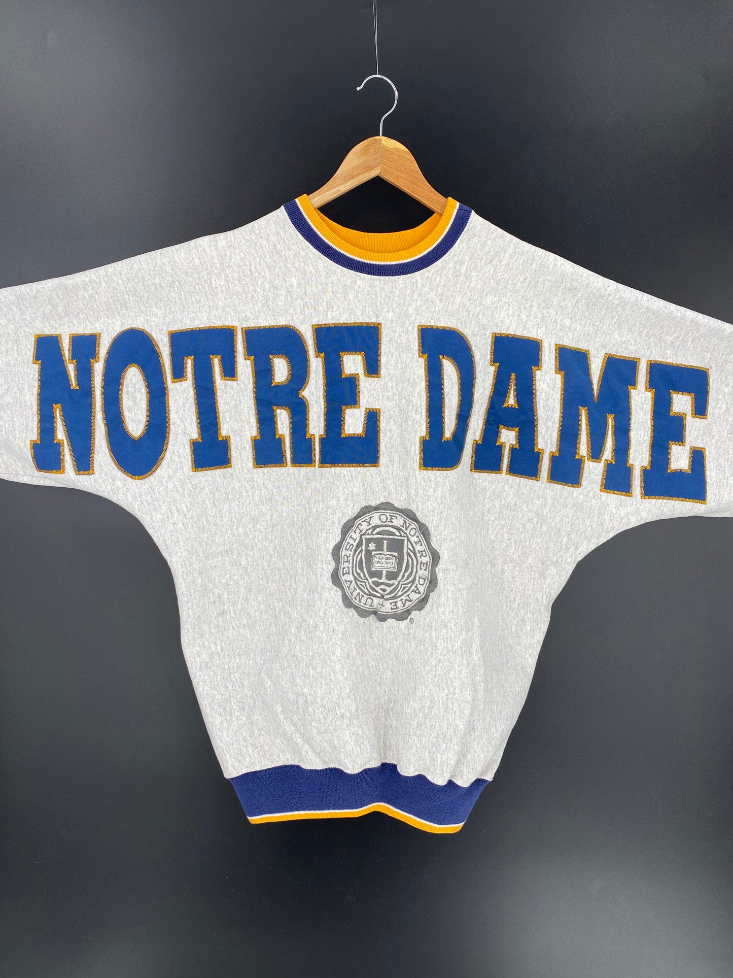 90’s UNIVERSITY OF NOTRE DAME Made in USA Size No Tag (Approx. XL) Vintage Sweat-shirt / 8990
