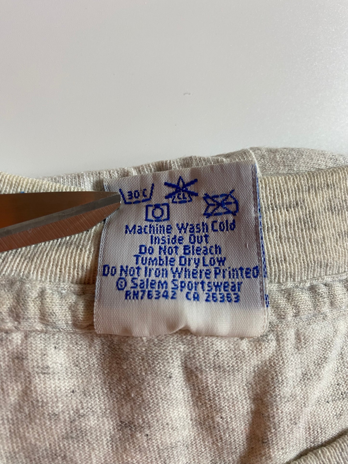 1994 Hakeem Olajuwon Houston Rockets Made in USA Size XL Vintage NBA T-Shirt / 9291