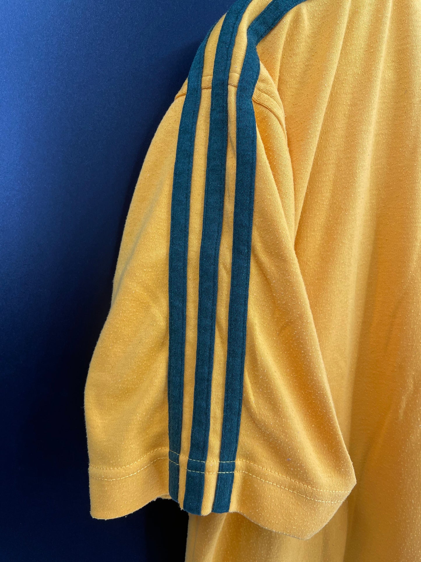 90’s ADIDAS Size XL Vintage T-Shirt / A3324