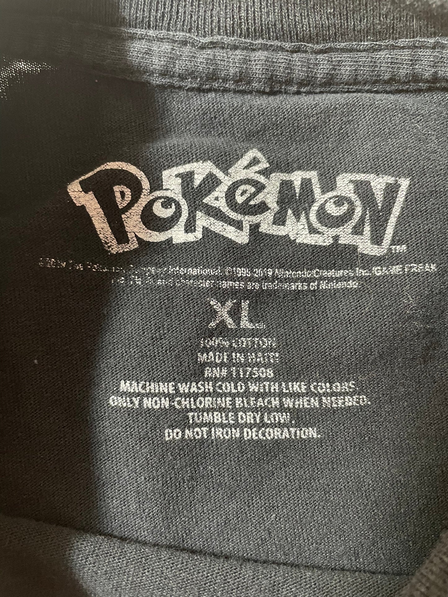 Vintage POKÉMON CHARIZARD Size XL T-Shirt / A2431