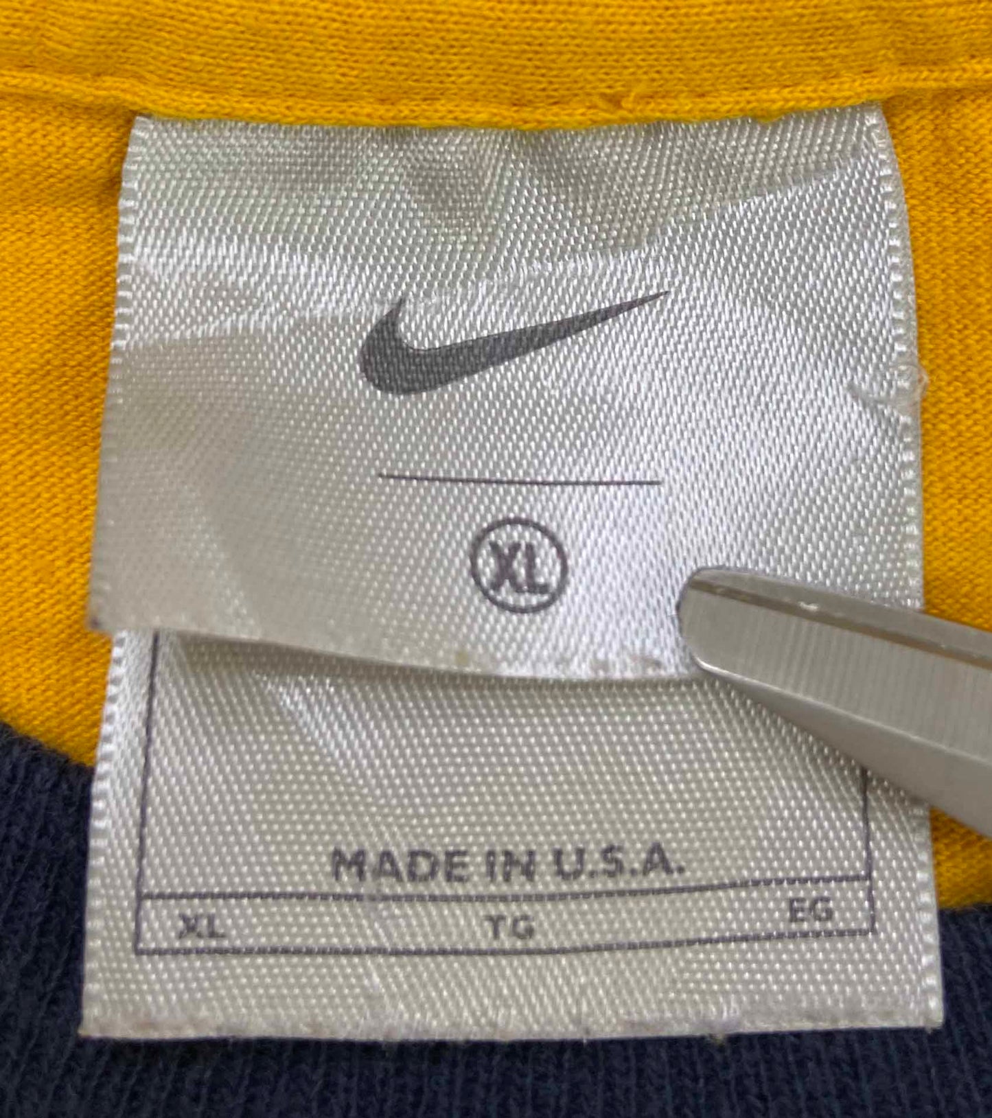 00' Vintage Nike Mini Swoosh T-Shirt / 2348