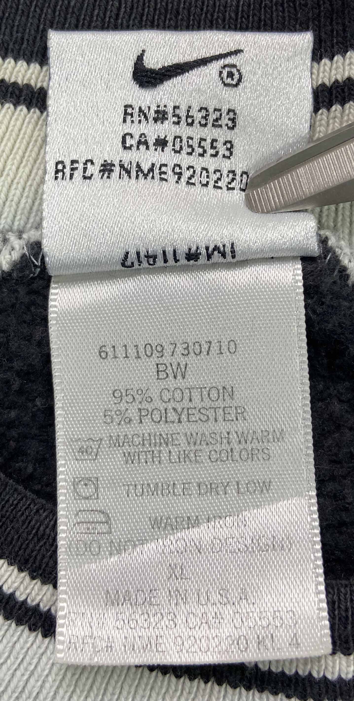 90's Vintage Nike Mini Swoosh Made in USA Sweat-Shirt / 2899