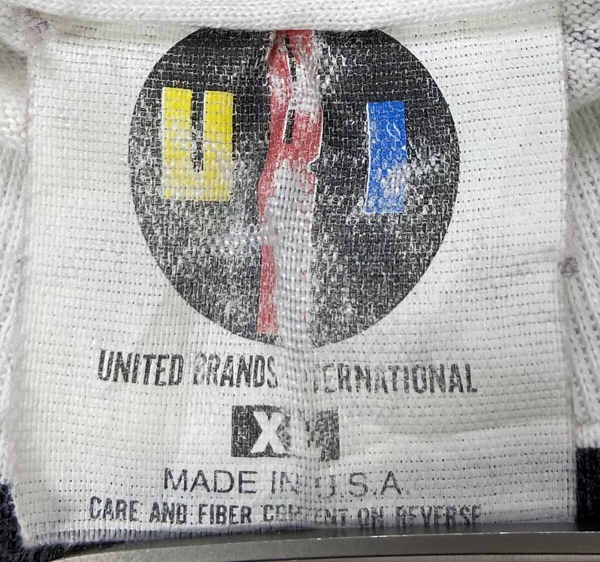 1994 Looney Tunes All Over Print Made in USA Vintage Short Length T-Shirt / K199