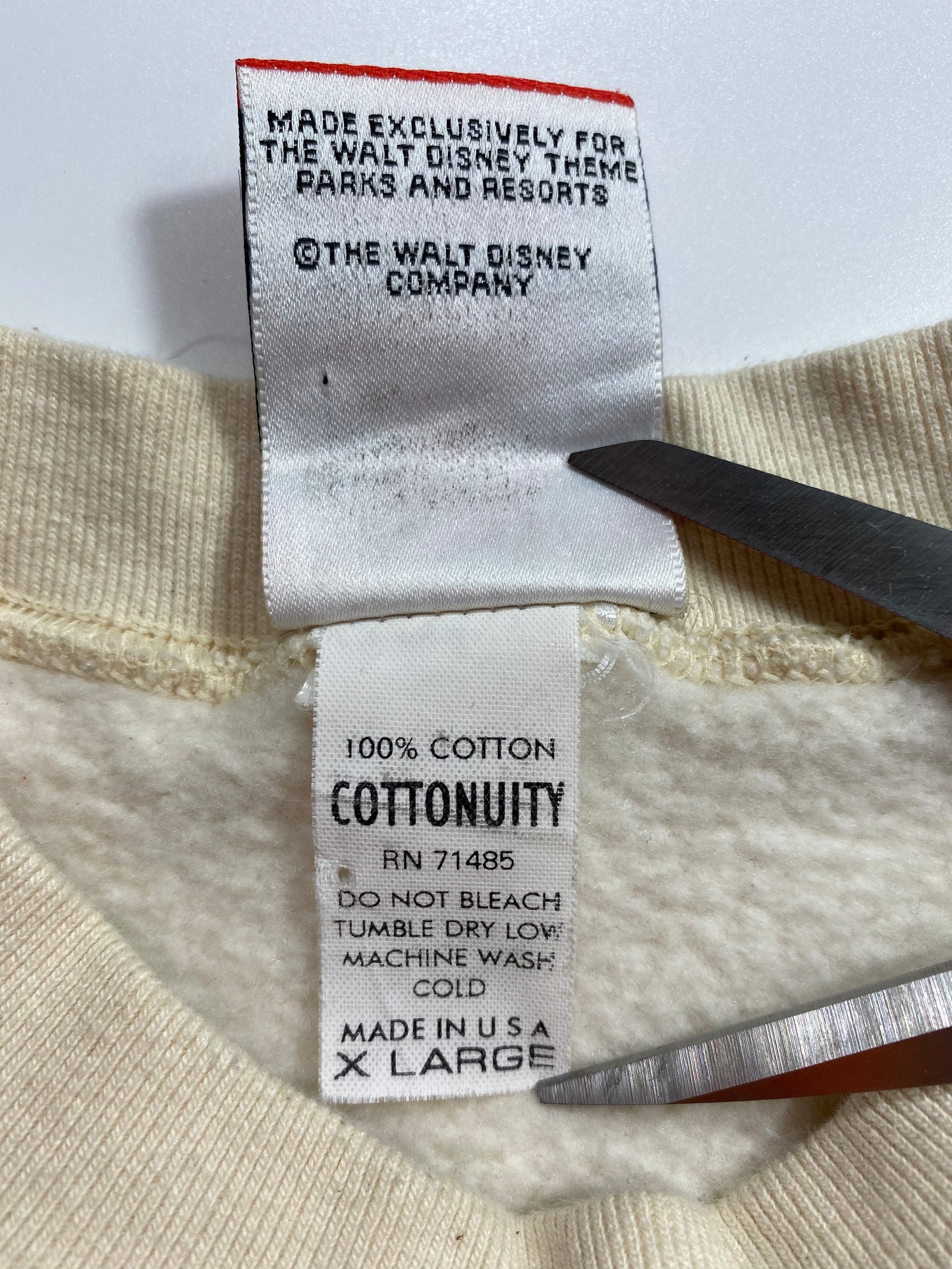 90’s Disney FORT WILDERNESS RESORT Made in USA Size XL Vintage Sweat-shirt / 6609