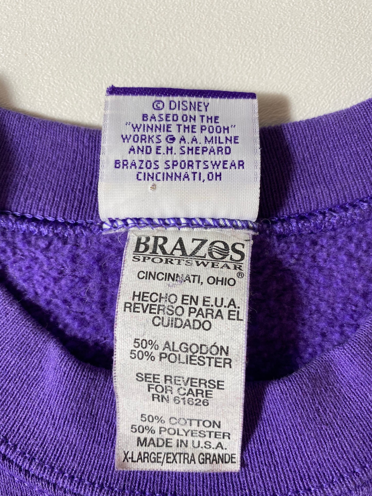 00’ DISNEY WINNIE THE POOH Made in USA Size XL Vintage Sweat-shirt / K2352