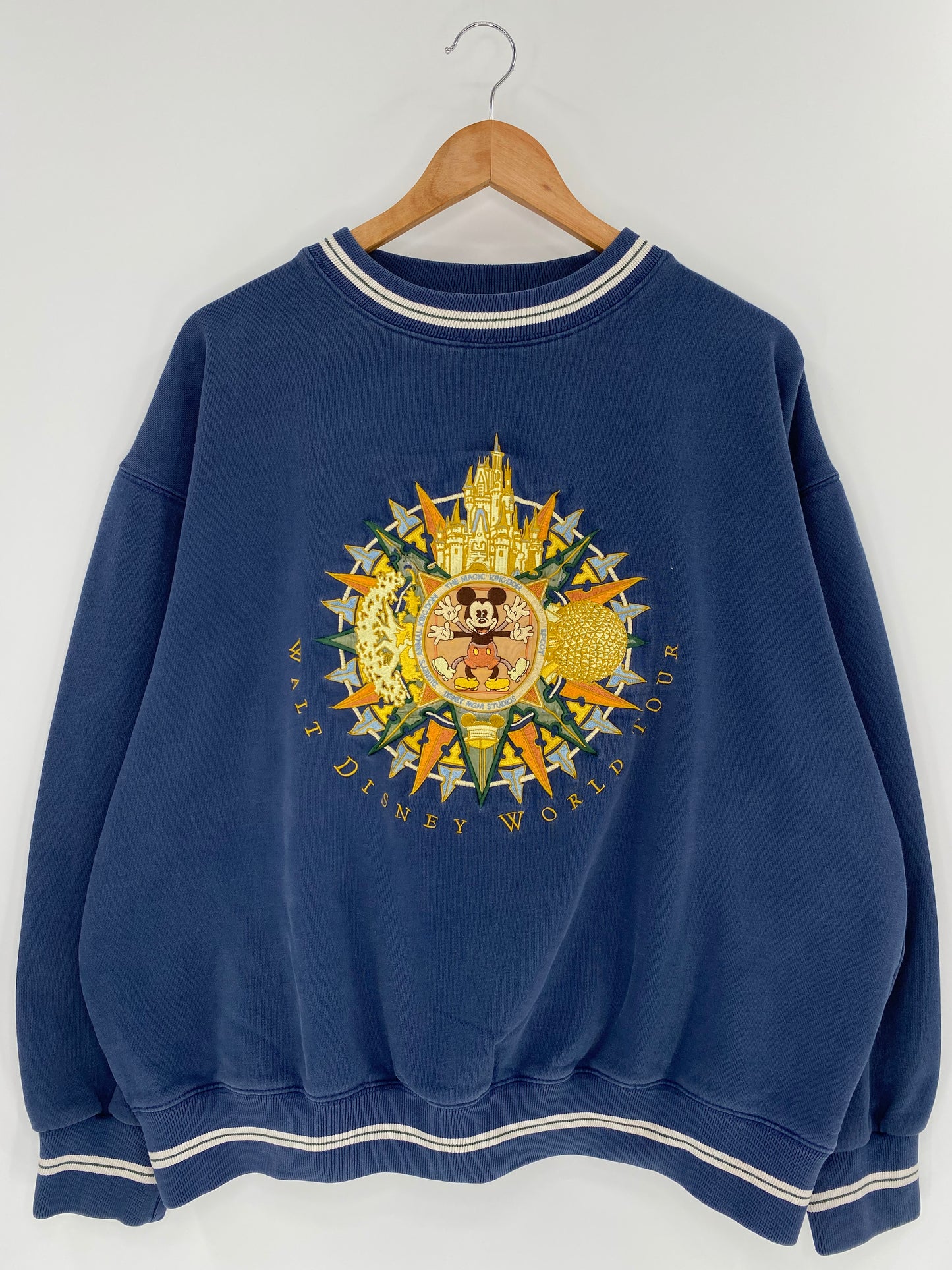 00’ WALT DISNEY WORLD MICKEY  Size  L Vintage Sweat-shirt / 9633