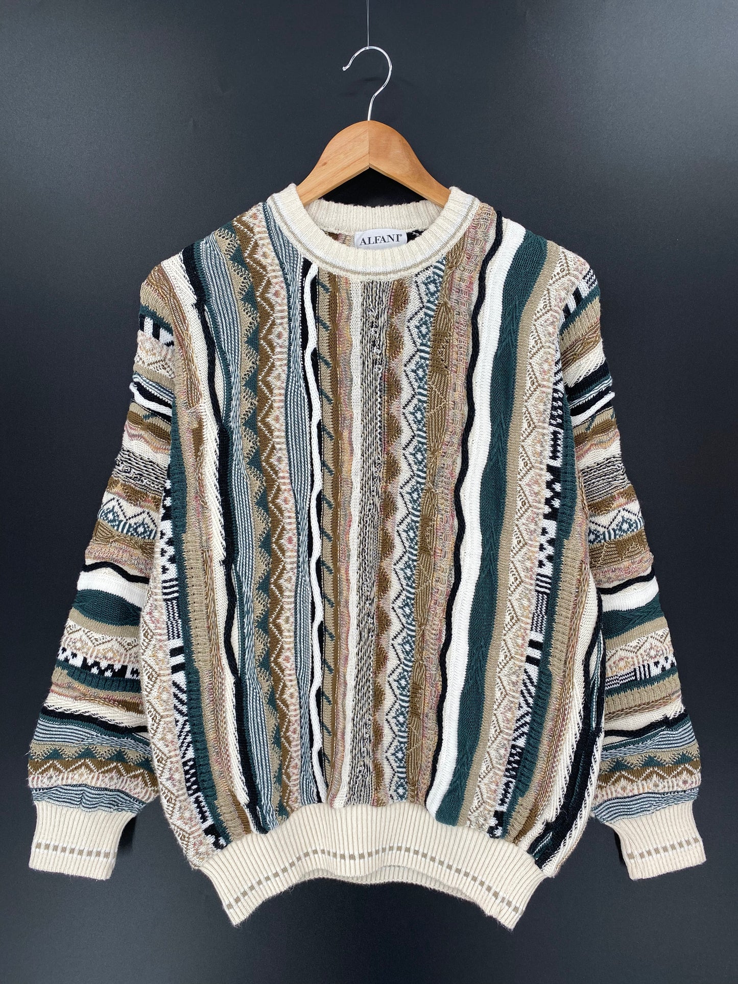 Vintage 3D Coogi-Style Size M Knit Sweater / 9444