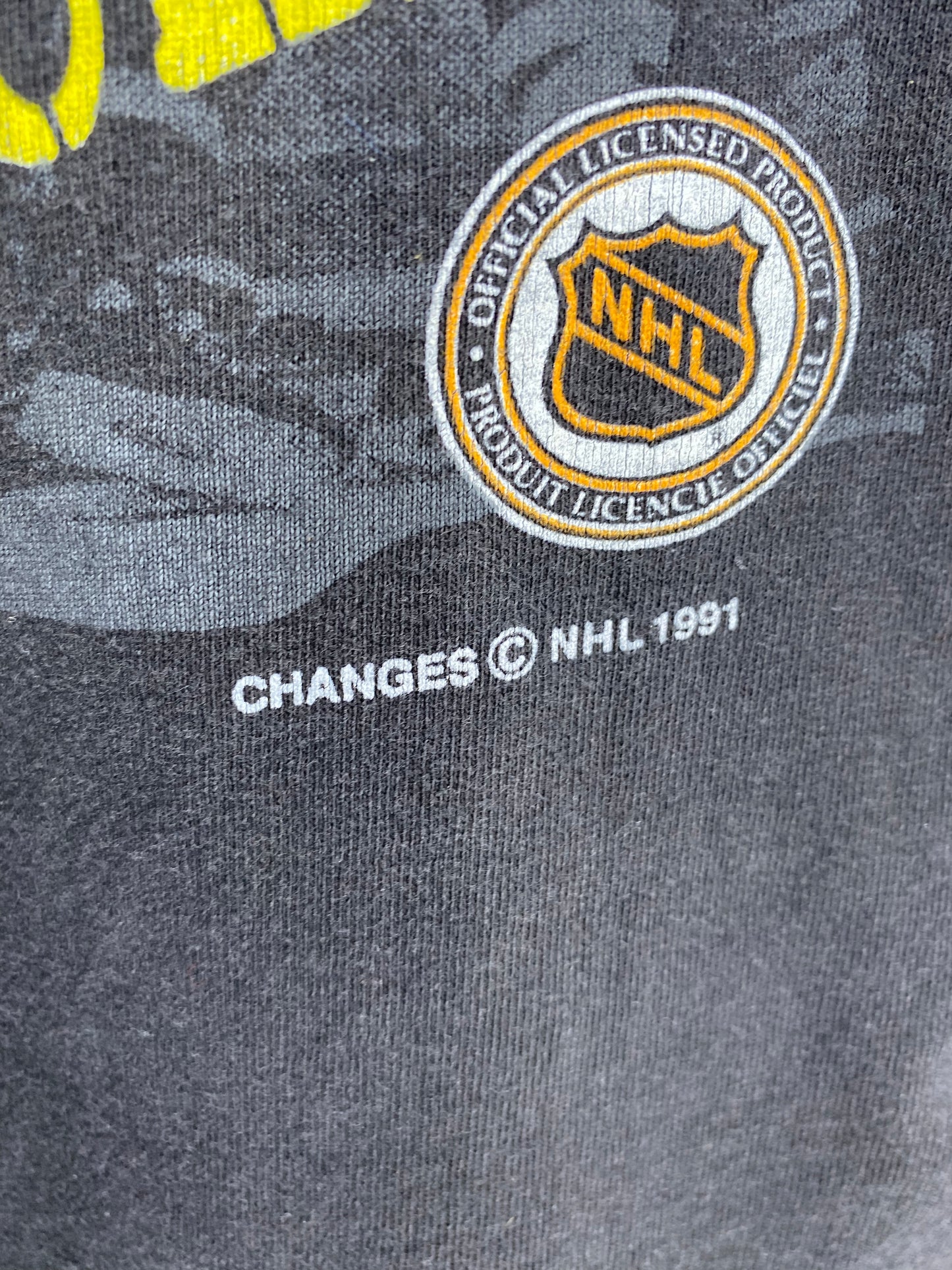 1991 LOONEY TUNES TAZ BRUINS Made in USA Size L Vintage NHL T-Shirt / K1169